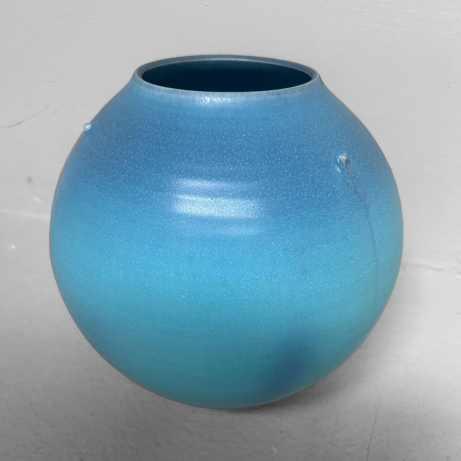 Hemelsblauw Kōchi-glazuur Ikebana Vaas – Tachikichi, Kyoto, 1980s