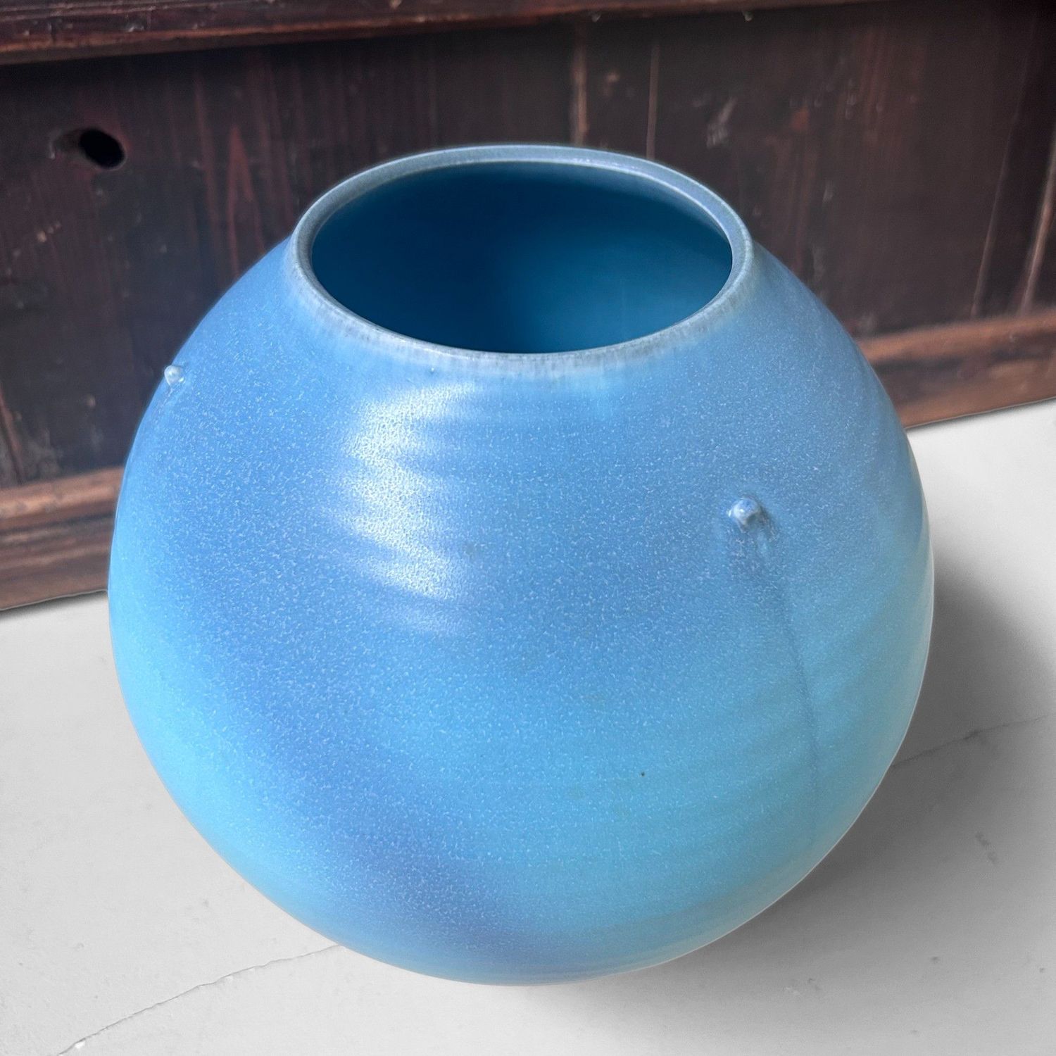 Sky-Blue Kōchi Glaze Ikebana Vase – Tachikichi, Kyoto, 1980s Sky-Blue Kōchi Glaze Ikebana Vase – Tachikichi, Kyoto, 1980s