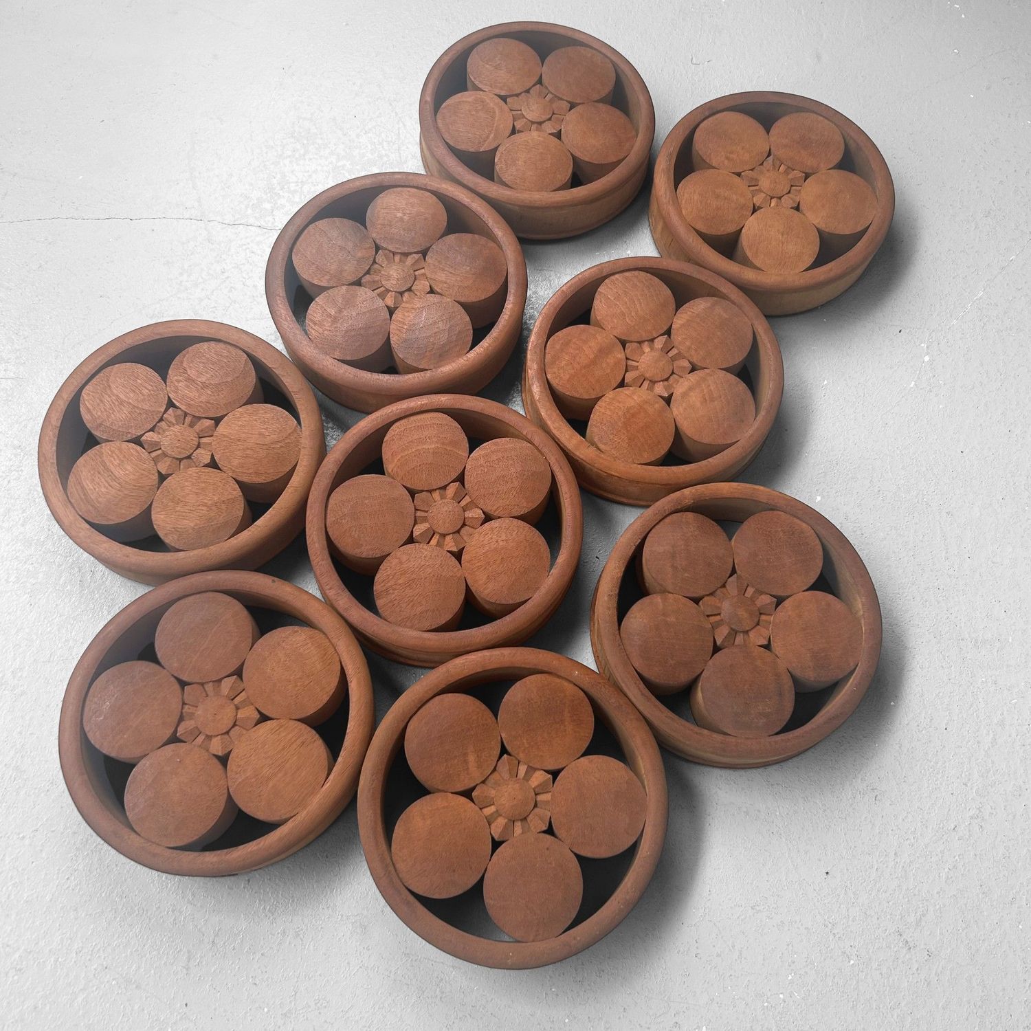 Set Japanse Houten Bloemornamenten – Pruimenbloesem, 1920s
