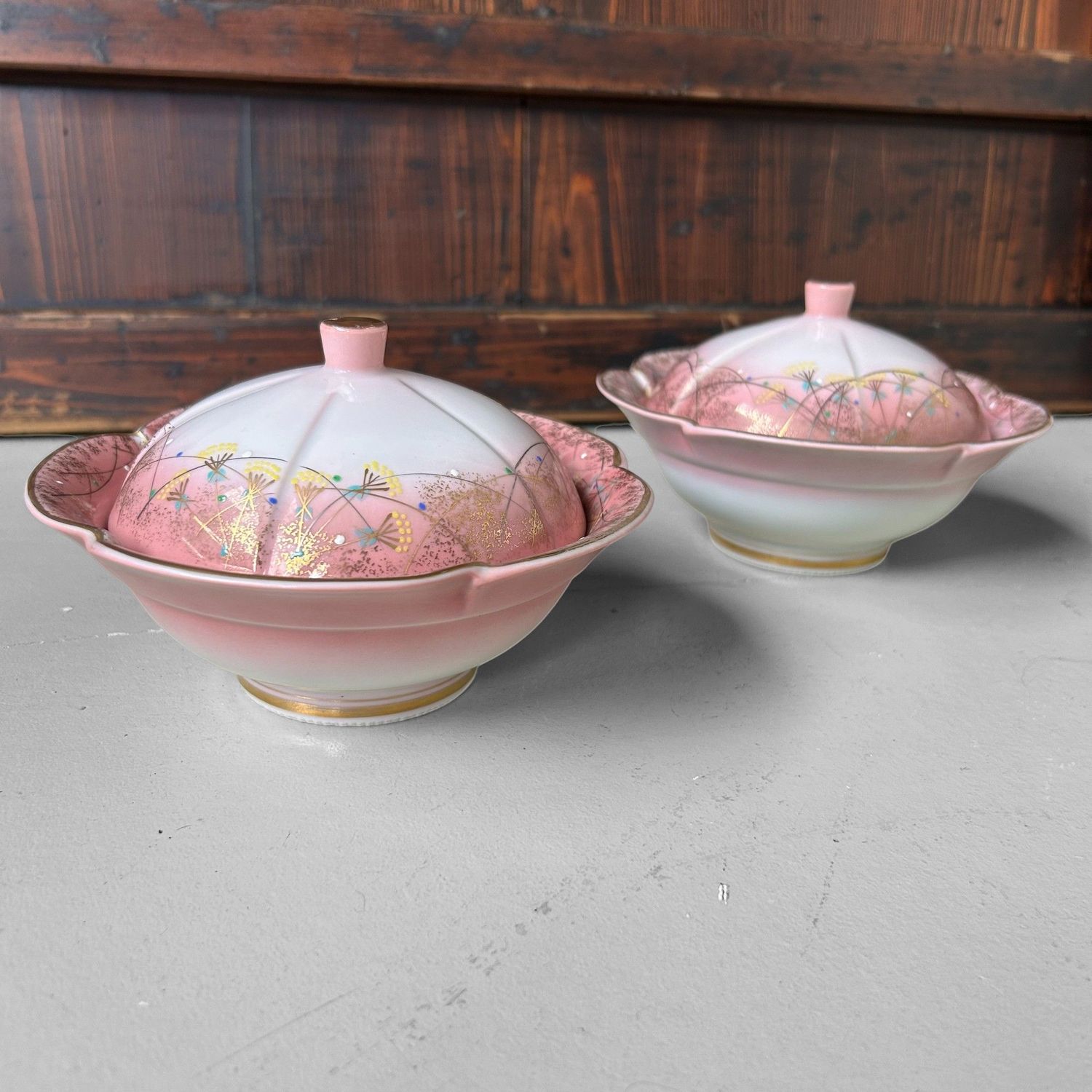 Japanese Porcelain Kaiseki Bowls with Lids – Arita, 1970s Japanese Porcelain Kaiseki Bowls with Lids – Arita, 1970s