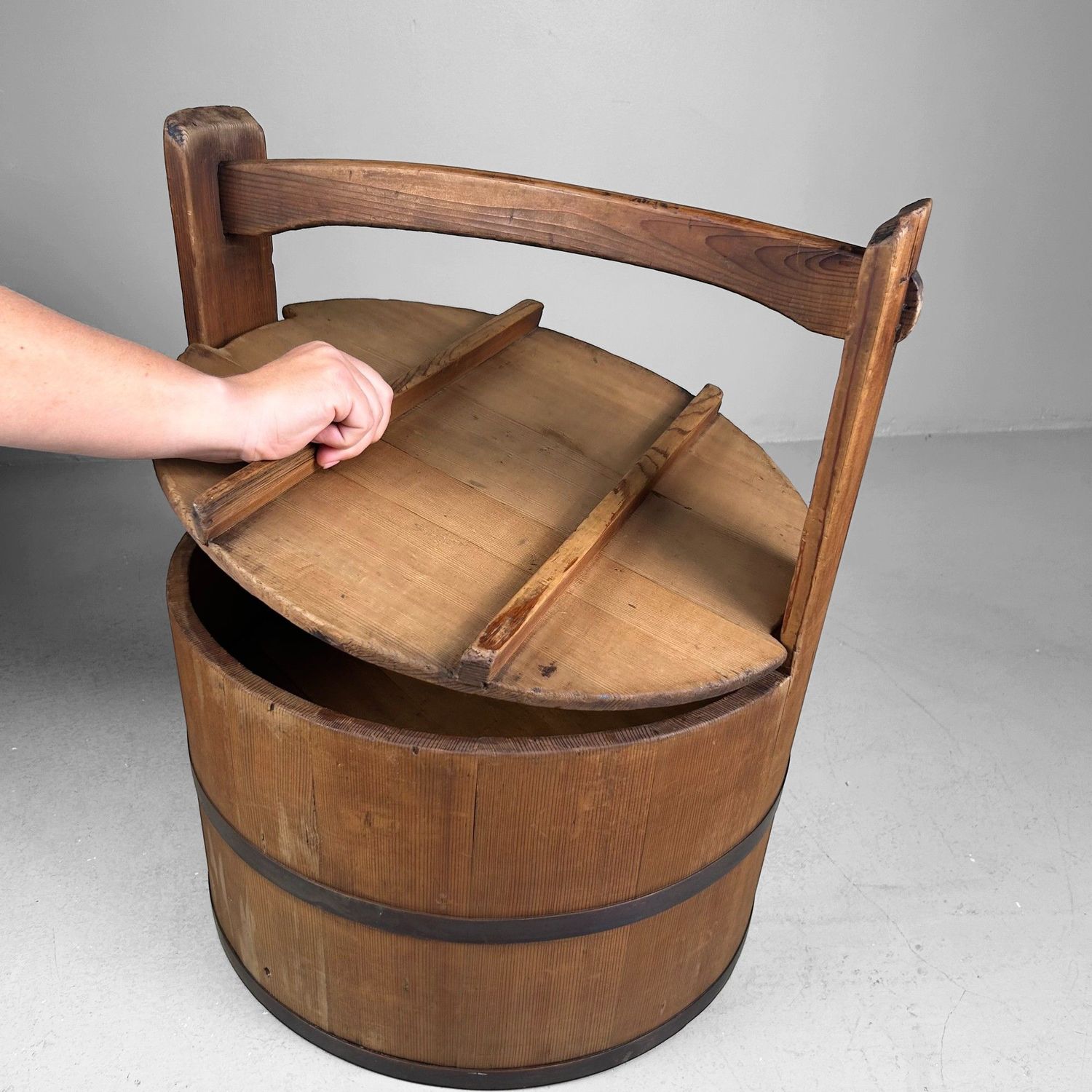 Japanese Wooden Bucket (Tsukemono-oke) with Lid – 1940s