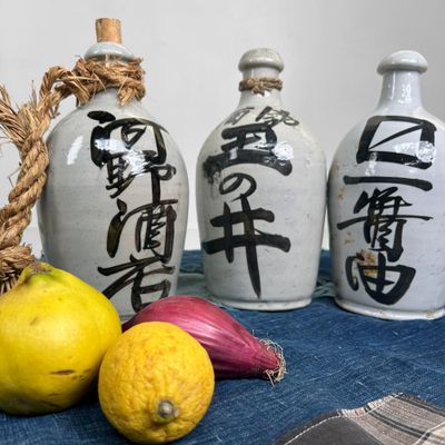 Set van 3 Japanse Sake-Kruiken, Tokkuri – 1930s