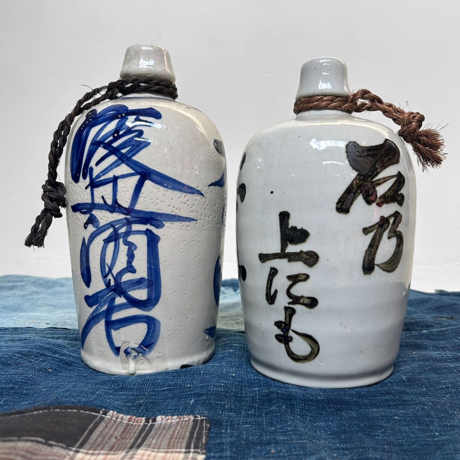 ​Set van 2 Japanse Sake-Kruiken, 'Daruma' – 1970s