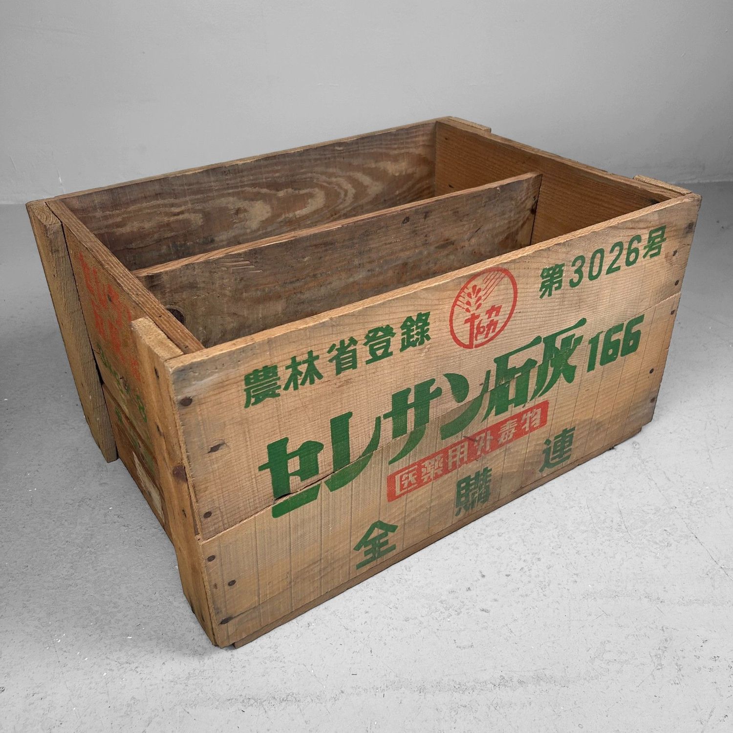 Vintage Japanese Wooden Crate, “Seresan Ishihaï” – 1950s