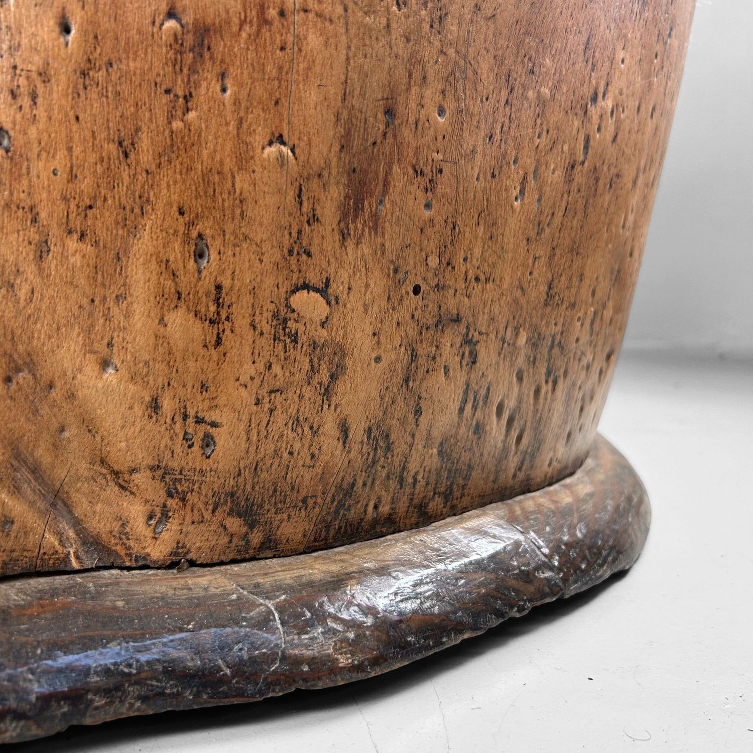 Organic Japanese Wooden Hibachi – Meiji Period, ca. 1910 Organic Japanese Wooden Hibachi – Meiji Period, ca. 1910