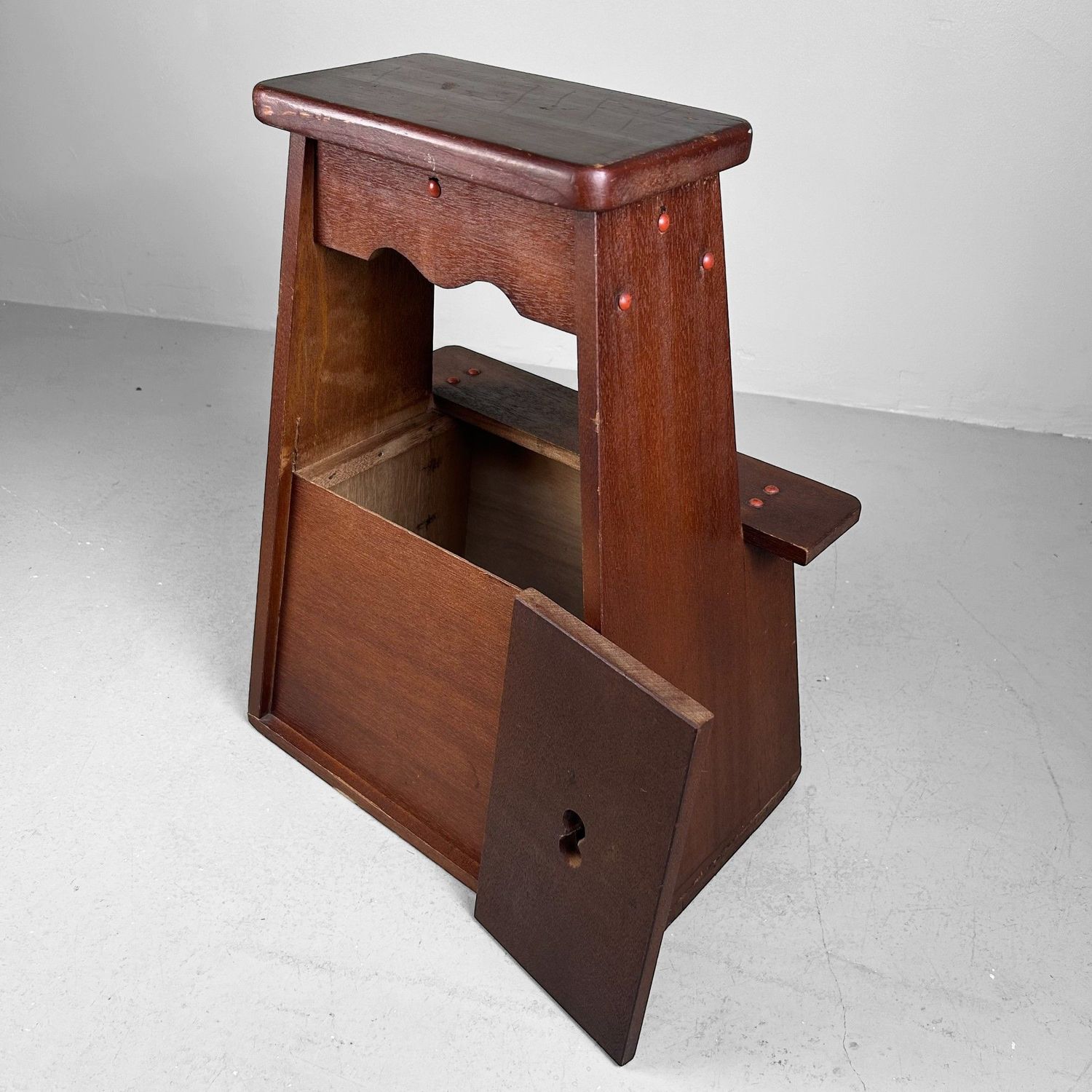 Decoratieve Houten Opstap, Fumidai – 1950s, Japan