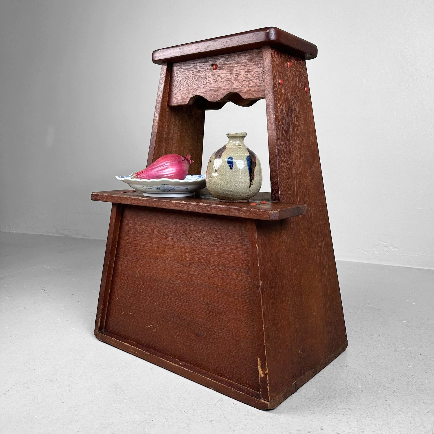 Decoratieve Houten Opstap, Fumidai – 1950s, Japan