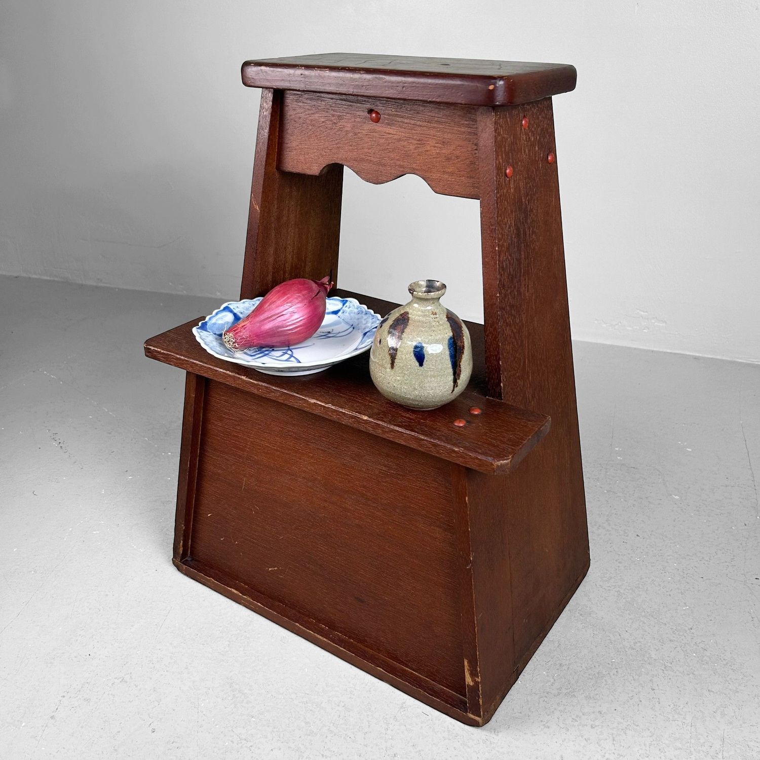 Decoratieve Houten Opstap, Fumidai – 1950s, Japan