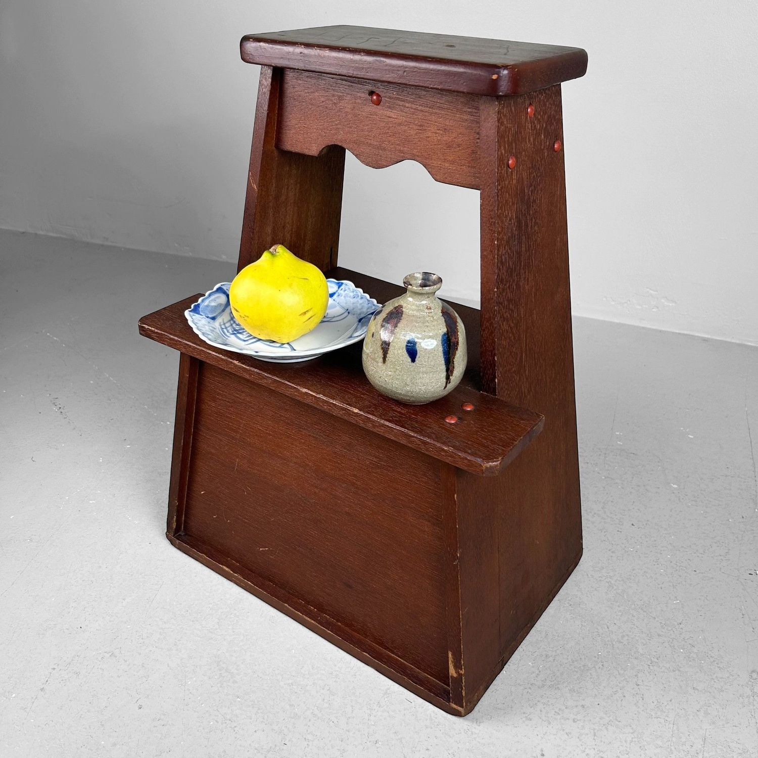 Decoratieve Houten Opstap, Fumidai – 1950s, Japan
