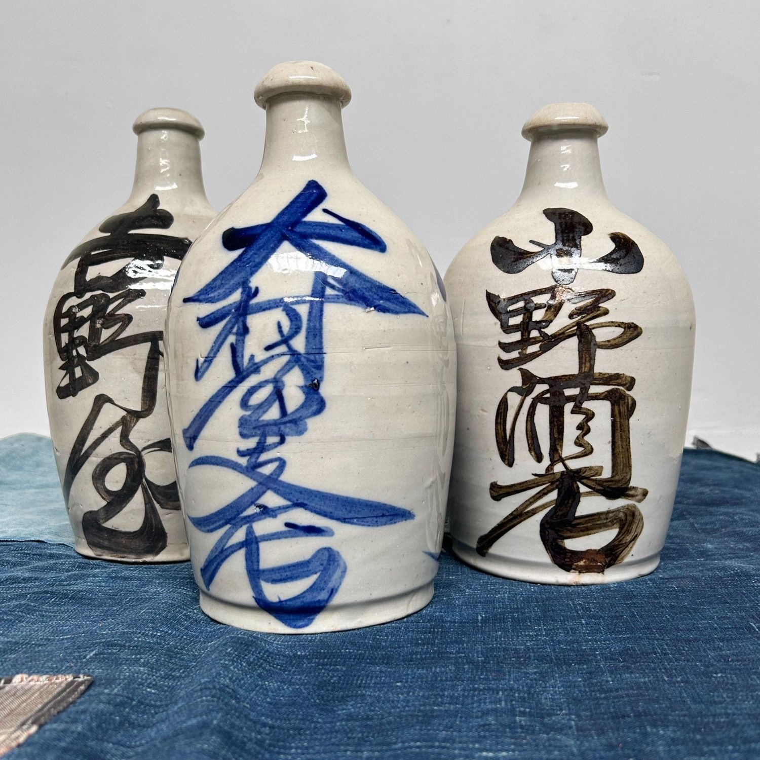 Set (3) Japanse aardewerken Sake-kruiken (徳利 Tokkuri) – 1950s