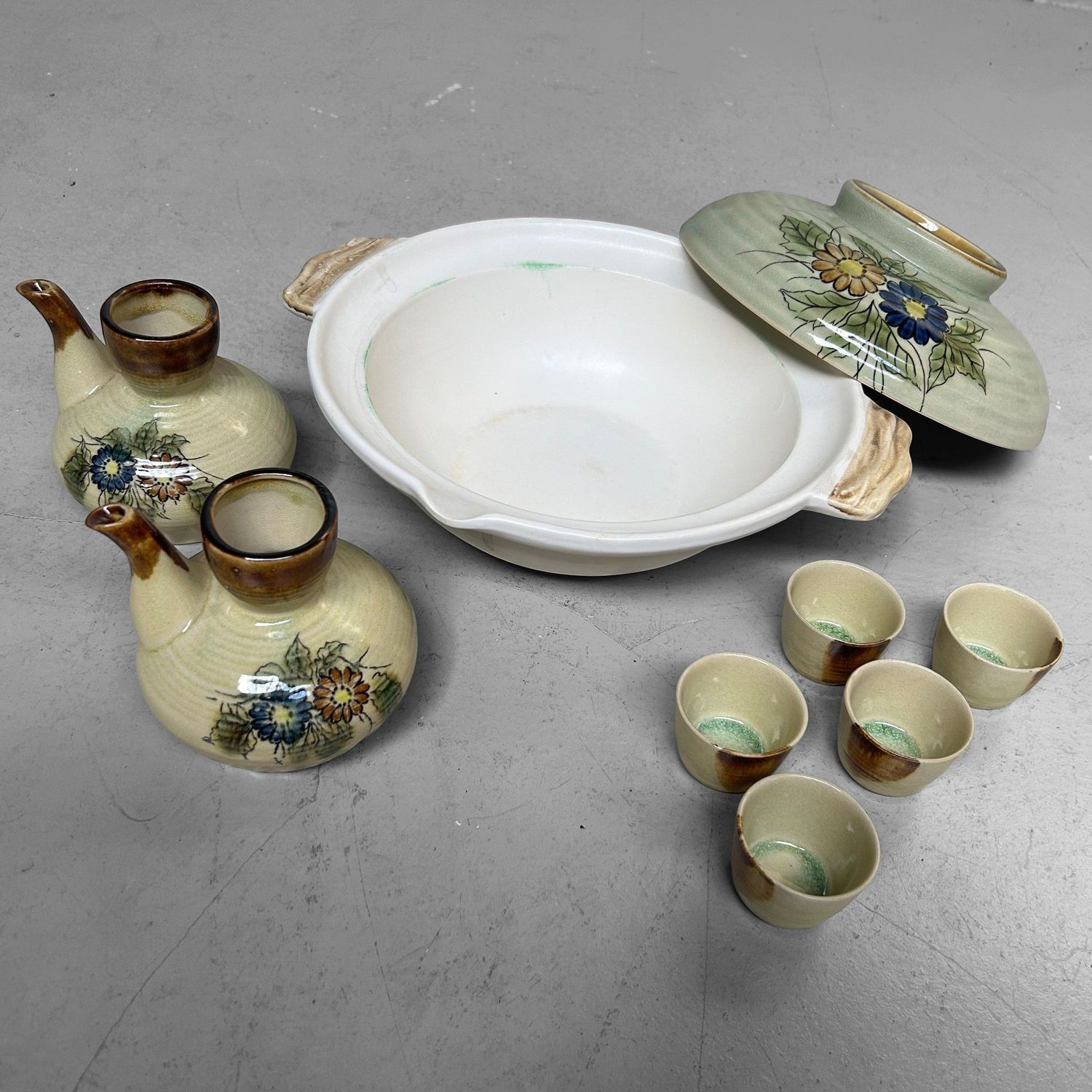 Vintage Japanese Ceramic Set – Donabe (Hotpot) & Sake Set, 1970s