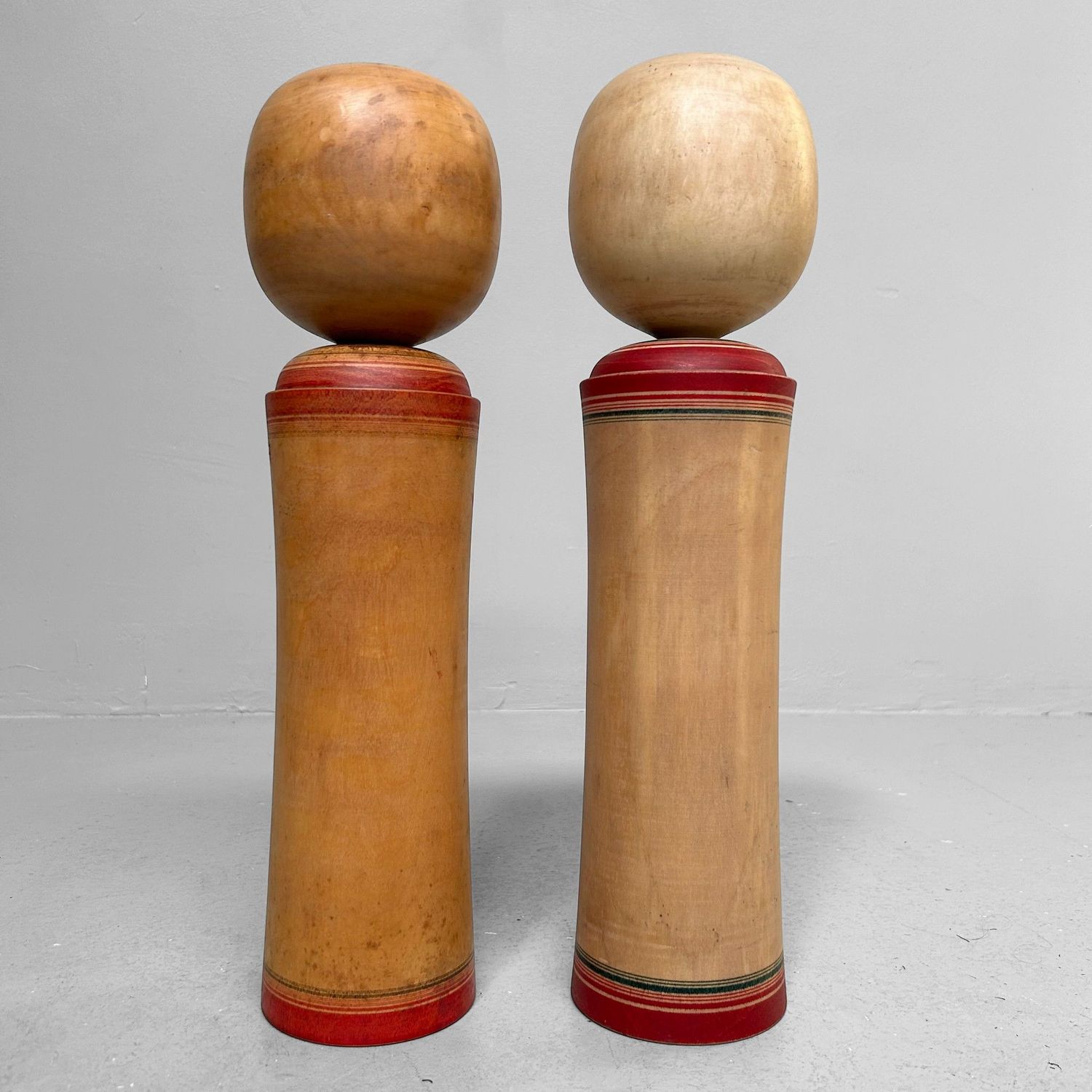 Groot Traditioneel Kokeshi-paar – Naruko-school, Okazaki, 1960s