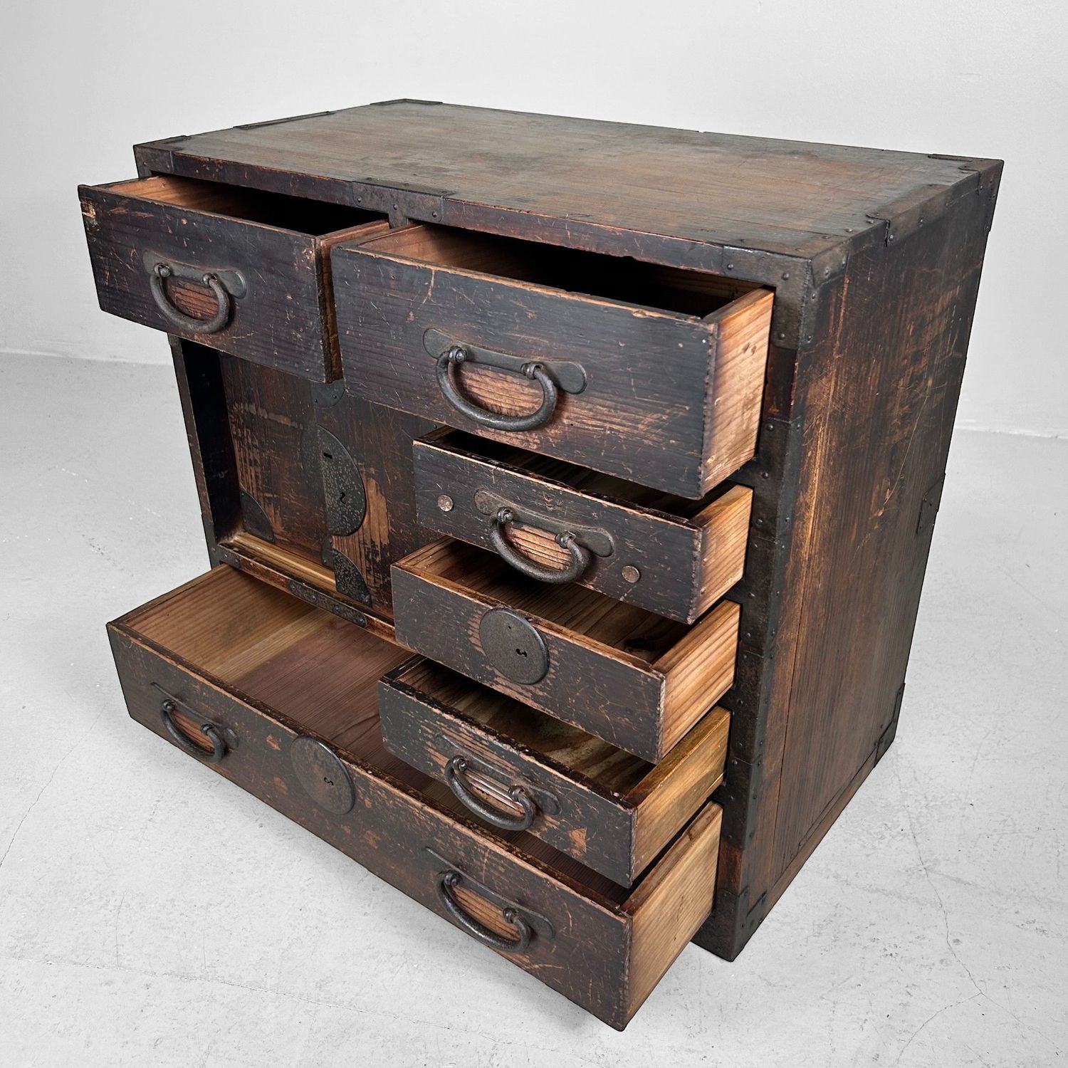 Antique Ko-Choba Tansu, Small Japanese Merchant’s Chest, 1890–1915 Antique Ko-Choba Tansu, Small Japanese Merchant’s Chest, 1890–1915