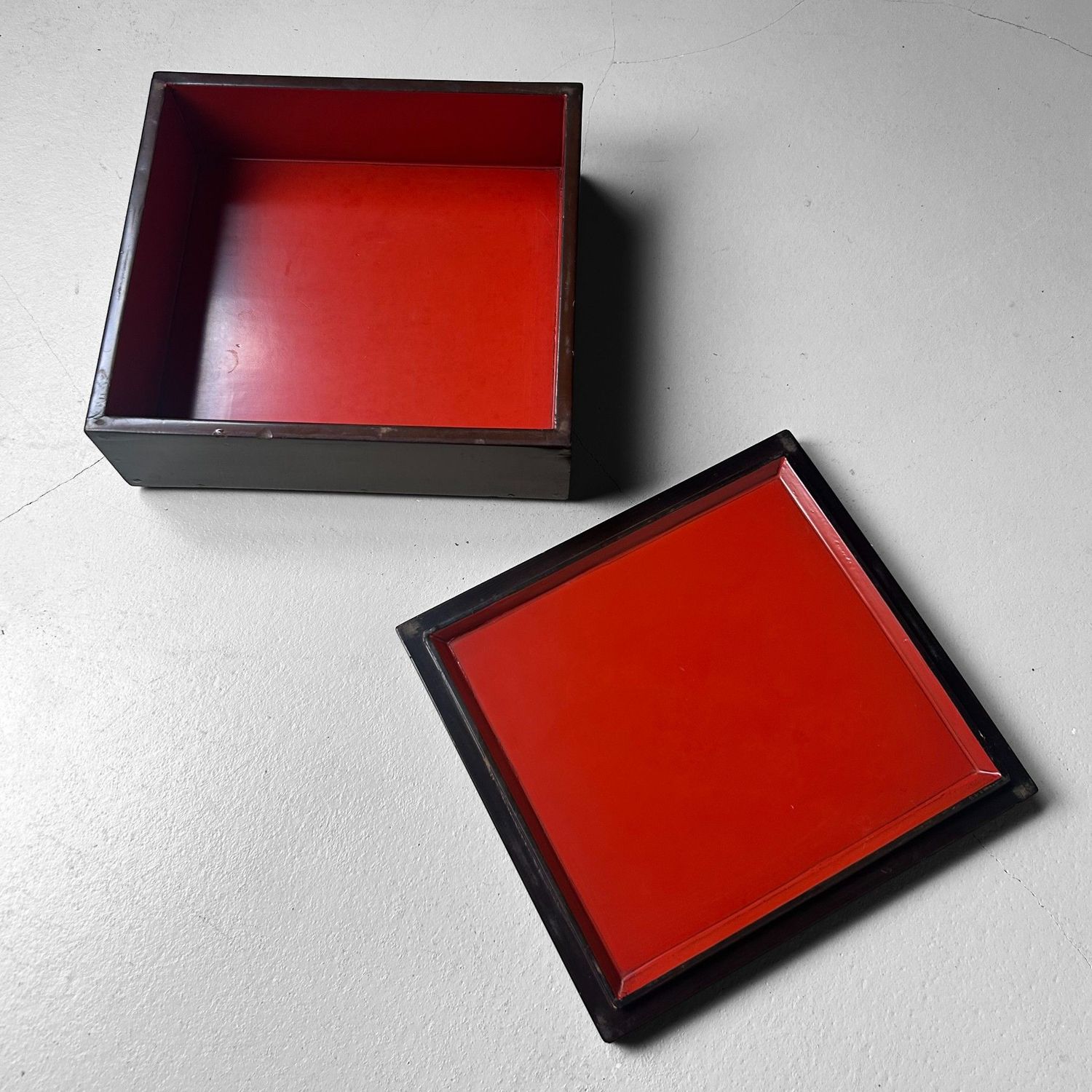 Japanse Lakwerk Doos met Kamon, 1950s