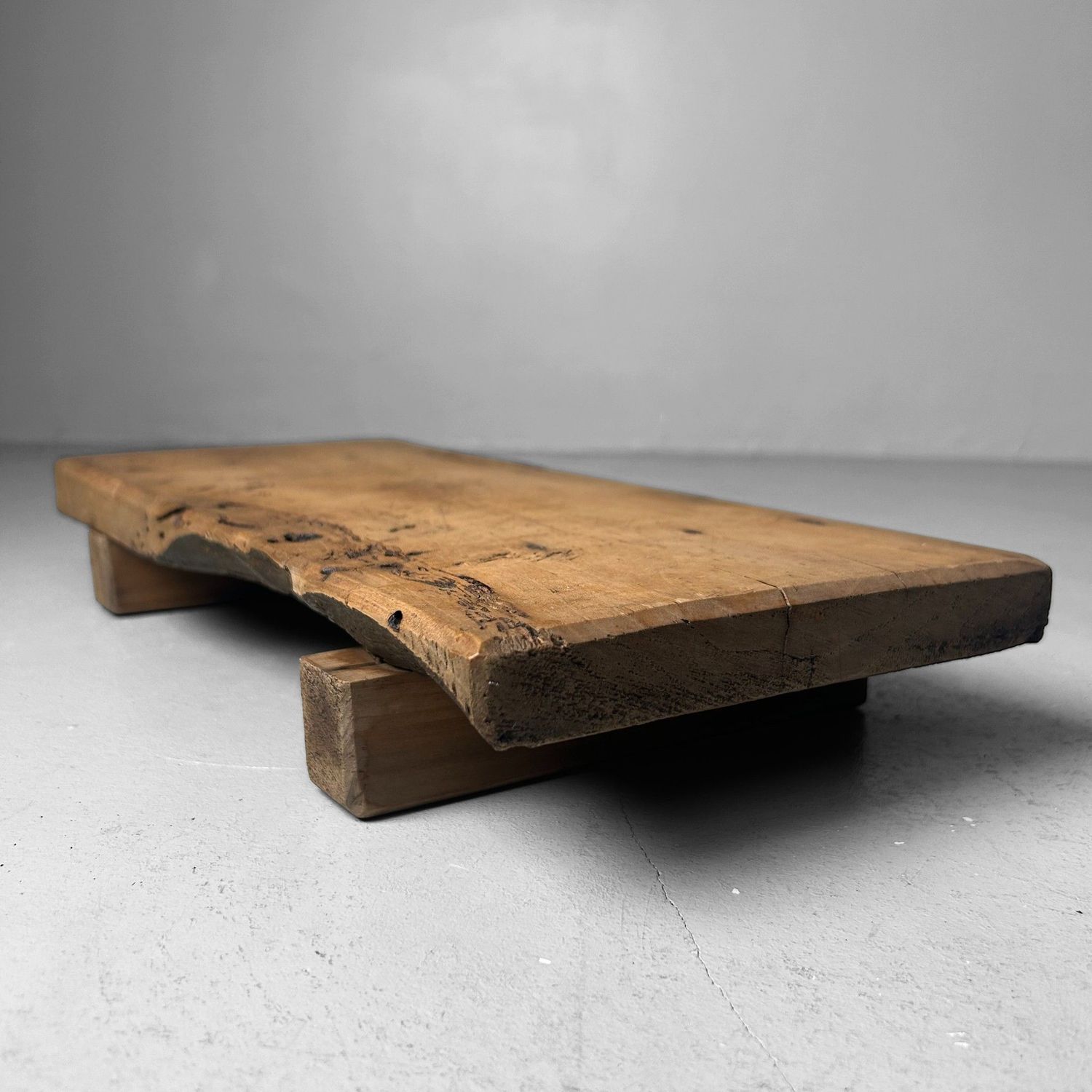 ​Traditionele Japanse Snijplank, Houten Display, 1900s.