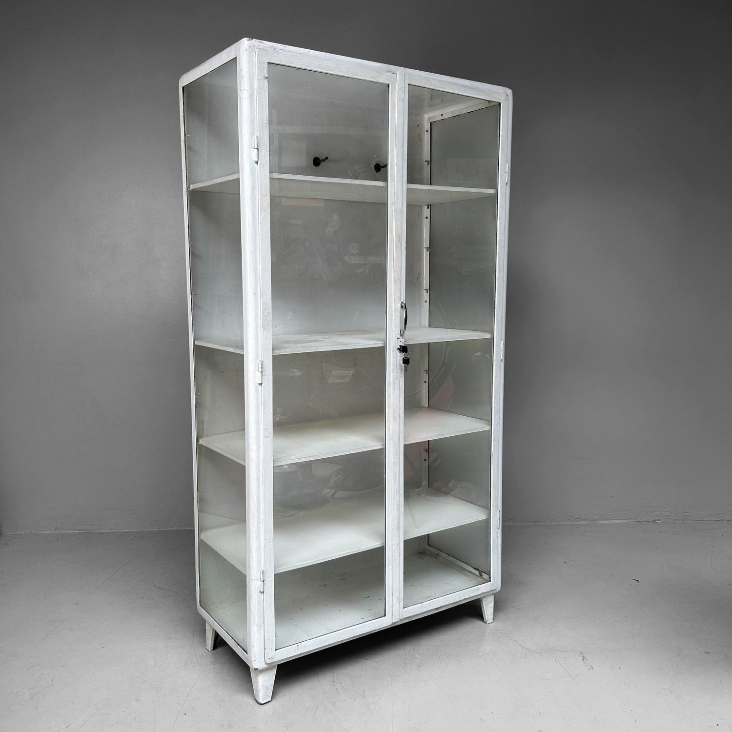 Vintage Doctor’s Cabinet / Display Cabinet, East Germany, 1950s