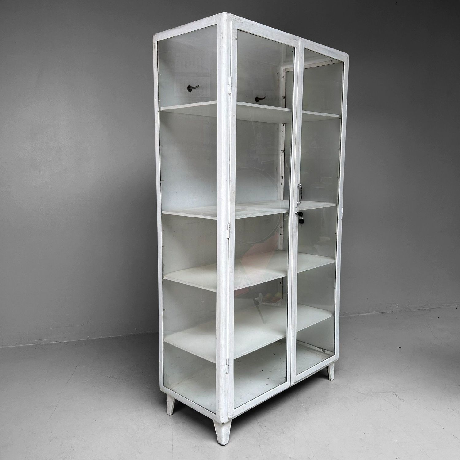 Vintage Doctor’s Cabinet / Display Cabinet, East Germany, 1950s