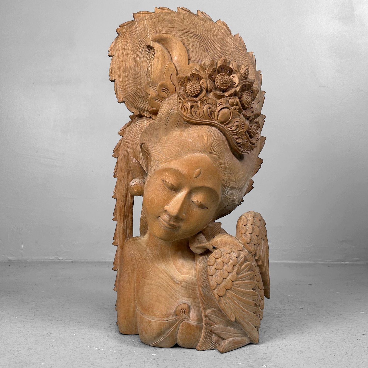 Vintage Balinese Wooden Sculpture, Woman with Hummingbird, 1950s Vintage Balinese Wooden Sculpture, Woman with Hummingbird, 1950s