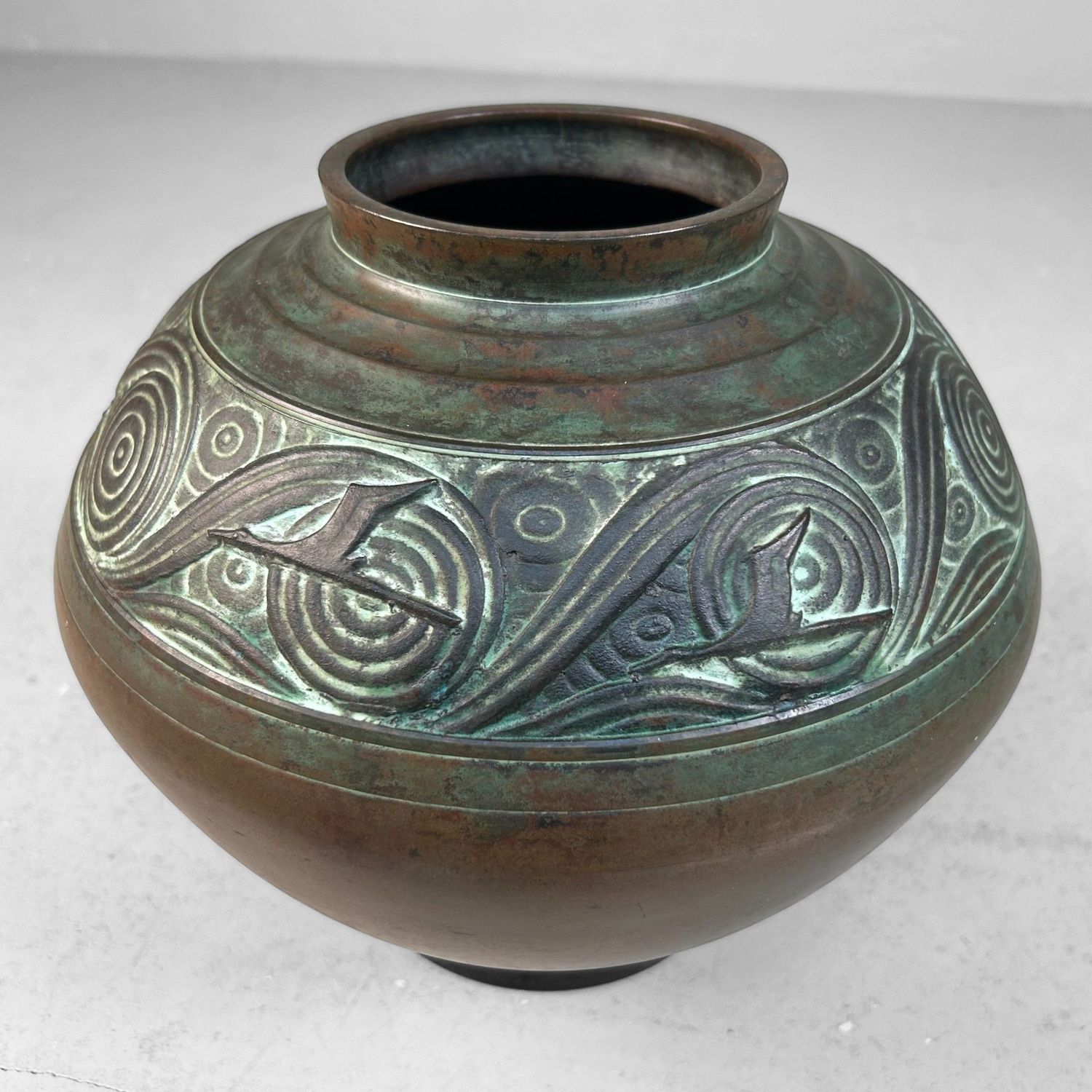 Japanse Bronzen vaas, Ikebana door Hannya Kankei, 1960s