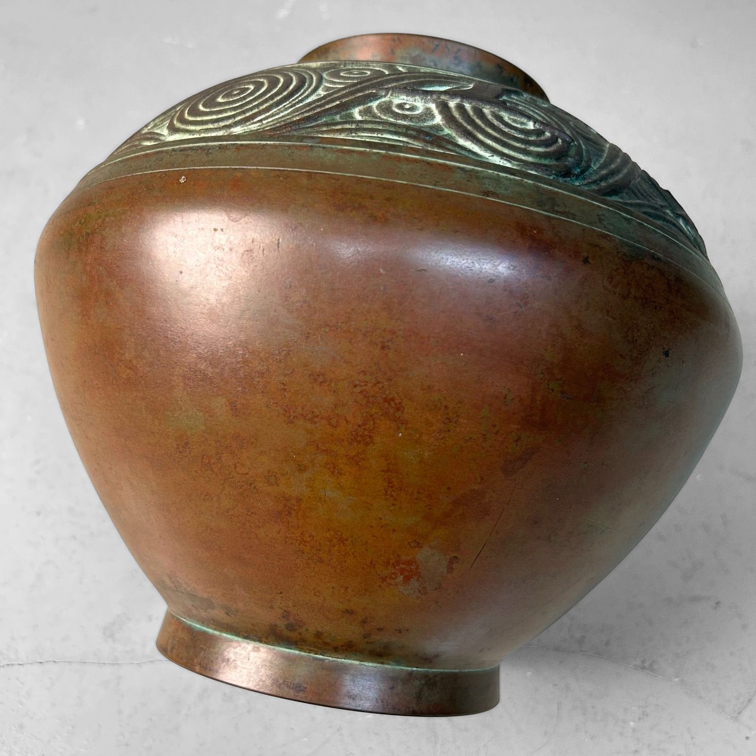 Japanse Bronzen vaas, Ikebana door Hannya Kankei, 1960s