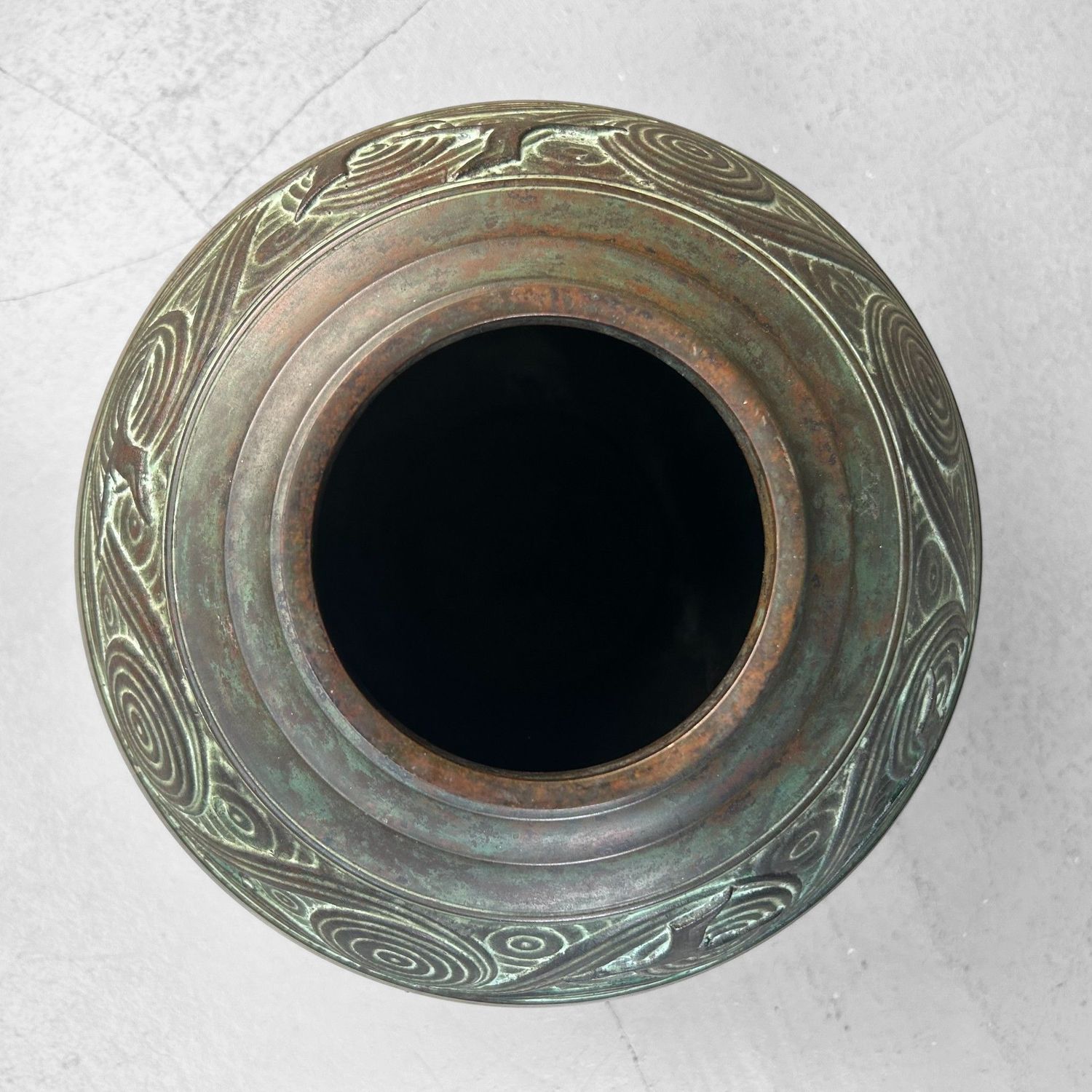 Japanse Bronzen vaas, Ikebana door Hannya Kankei, 1960s