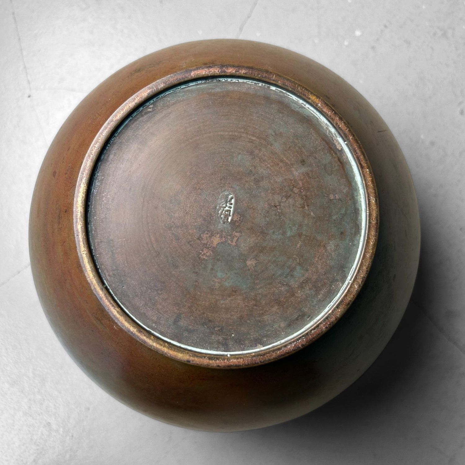 Japanse Bronzen vaas, Ikebana door Hannya Kankei, 1960s