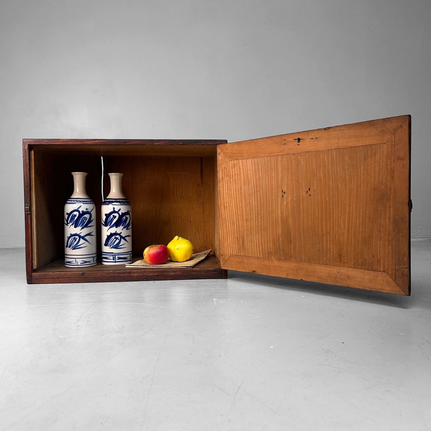 Klein Japans Houten Opbergmeubel, 1930s