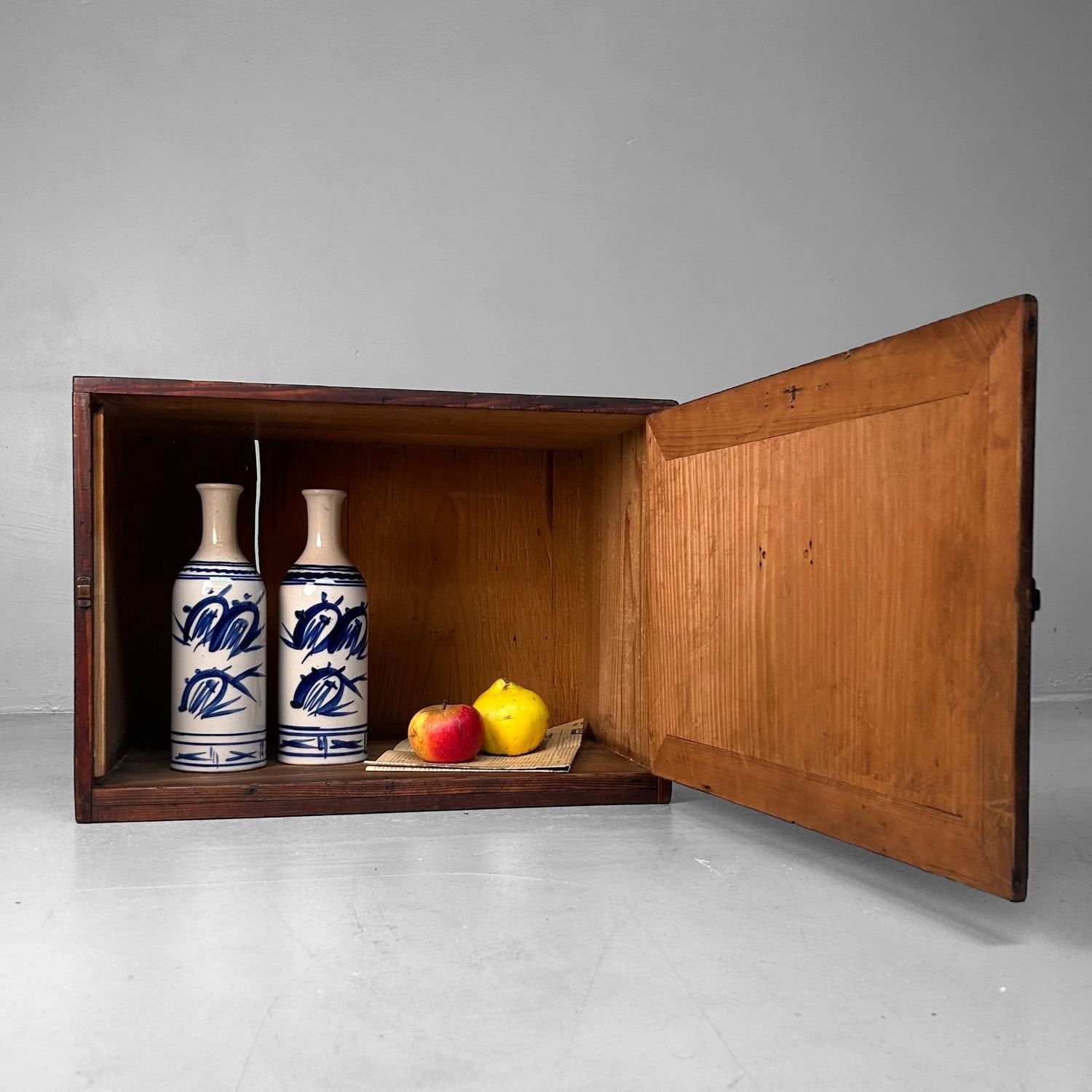 Klein Japans Houten Opbergmeubel, 1930s