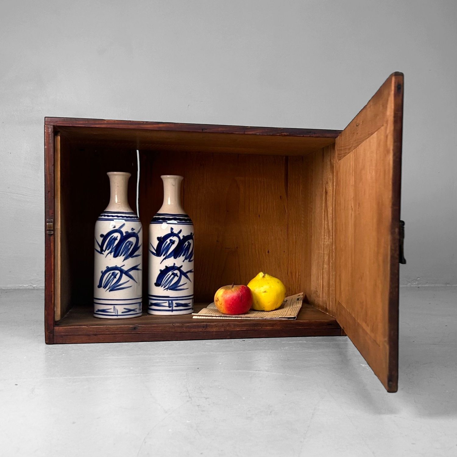 Klein Japans Houten Opbergmeubel, 1930s