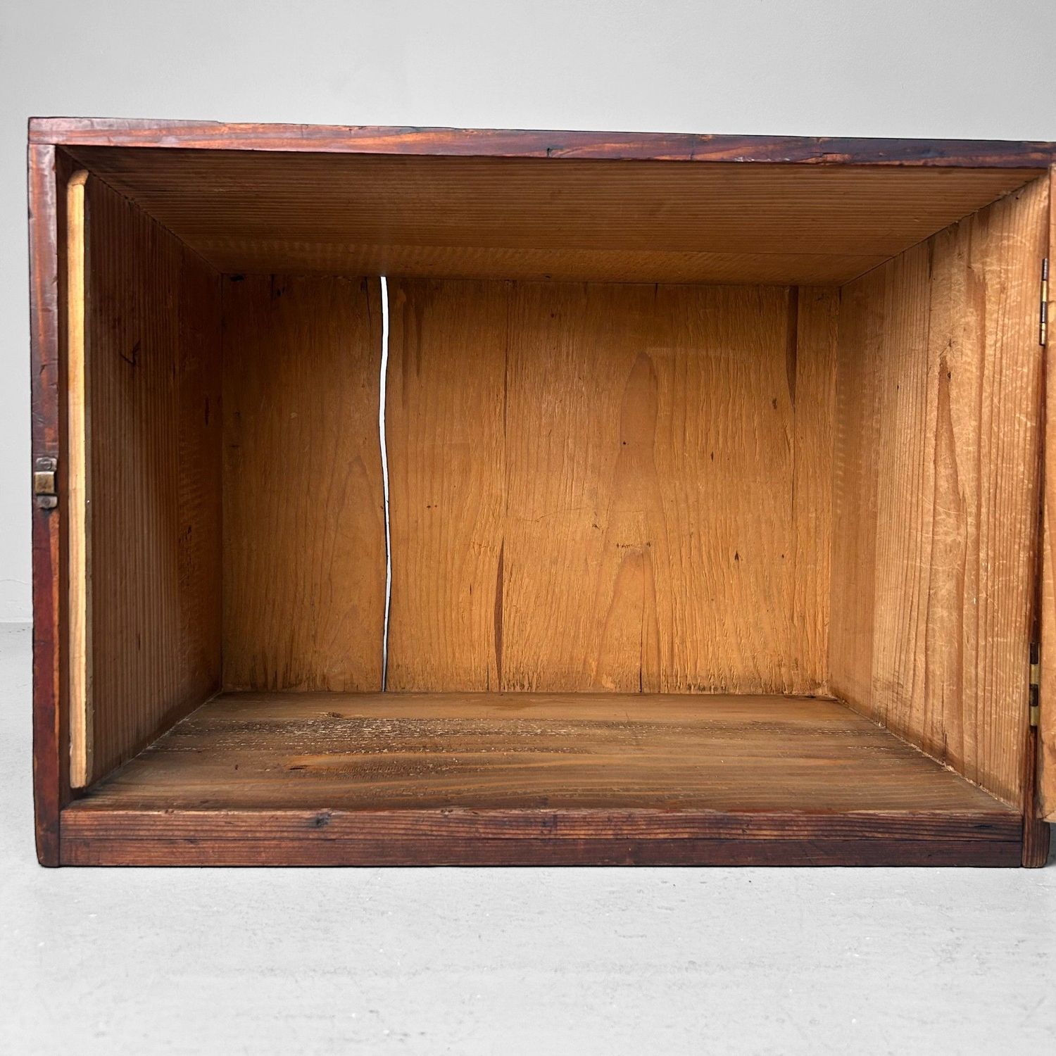 Klein Japans Houten Opbergmeubel, 1930s