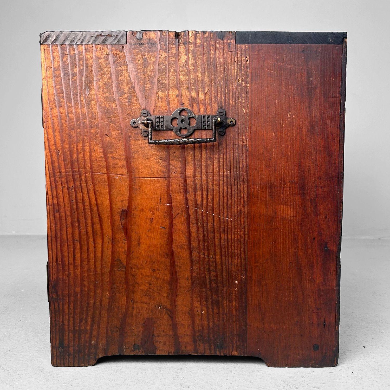 Klein Japans Houten Opbergmeubel, 1930s
