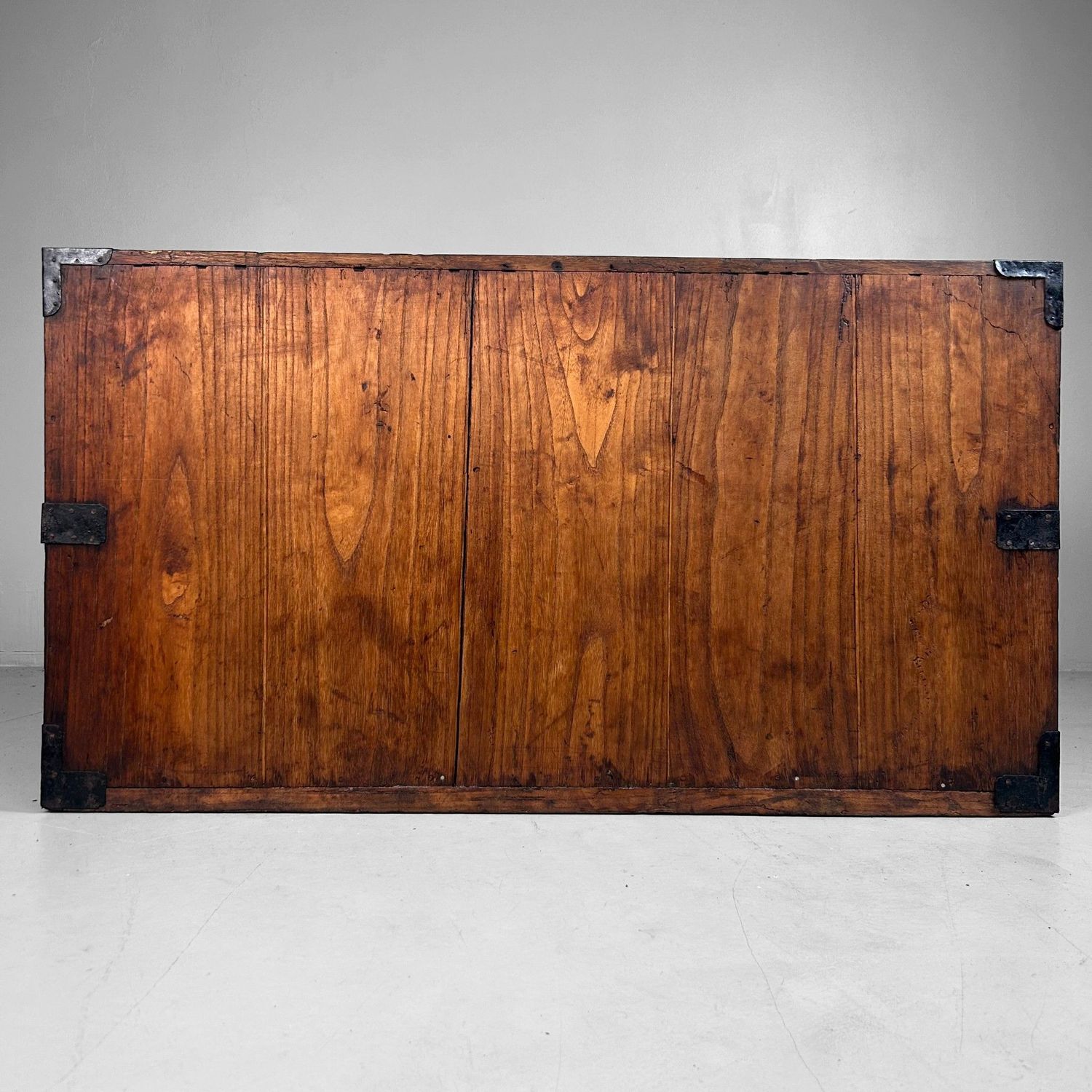 Antieke Japanse Ladekast (Tansu) met IJzeren Beslag, 1900s