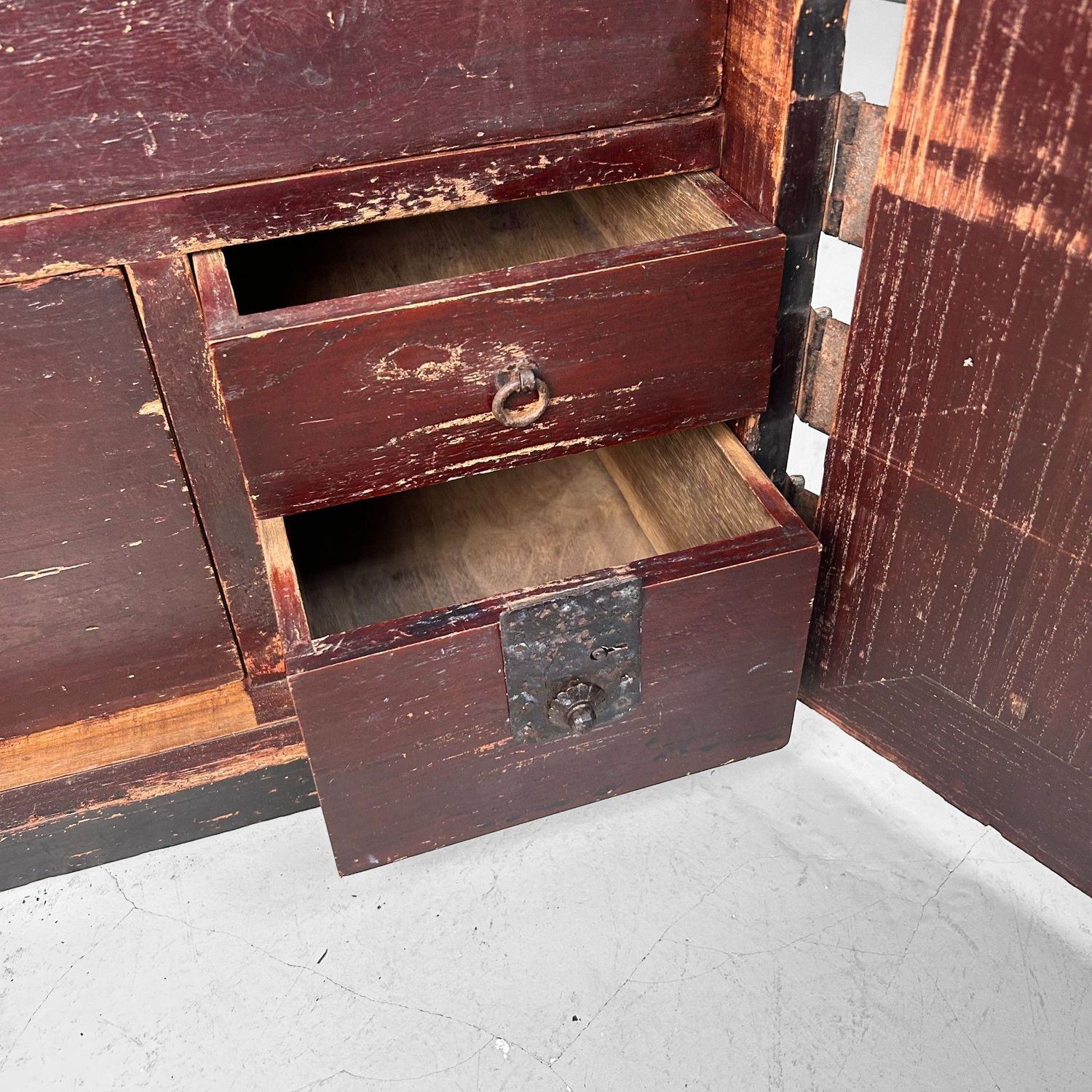 Antieke Japanse Tansu Ladekast — 1900s, met Geheime Lade