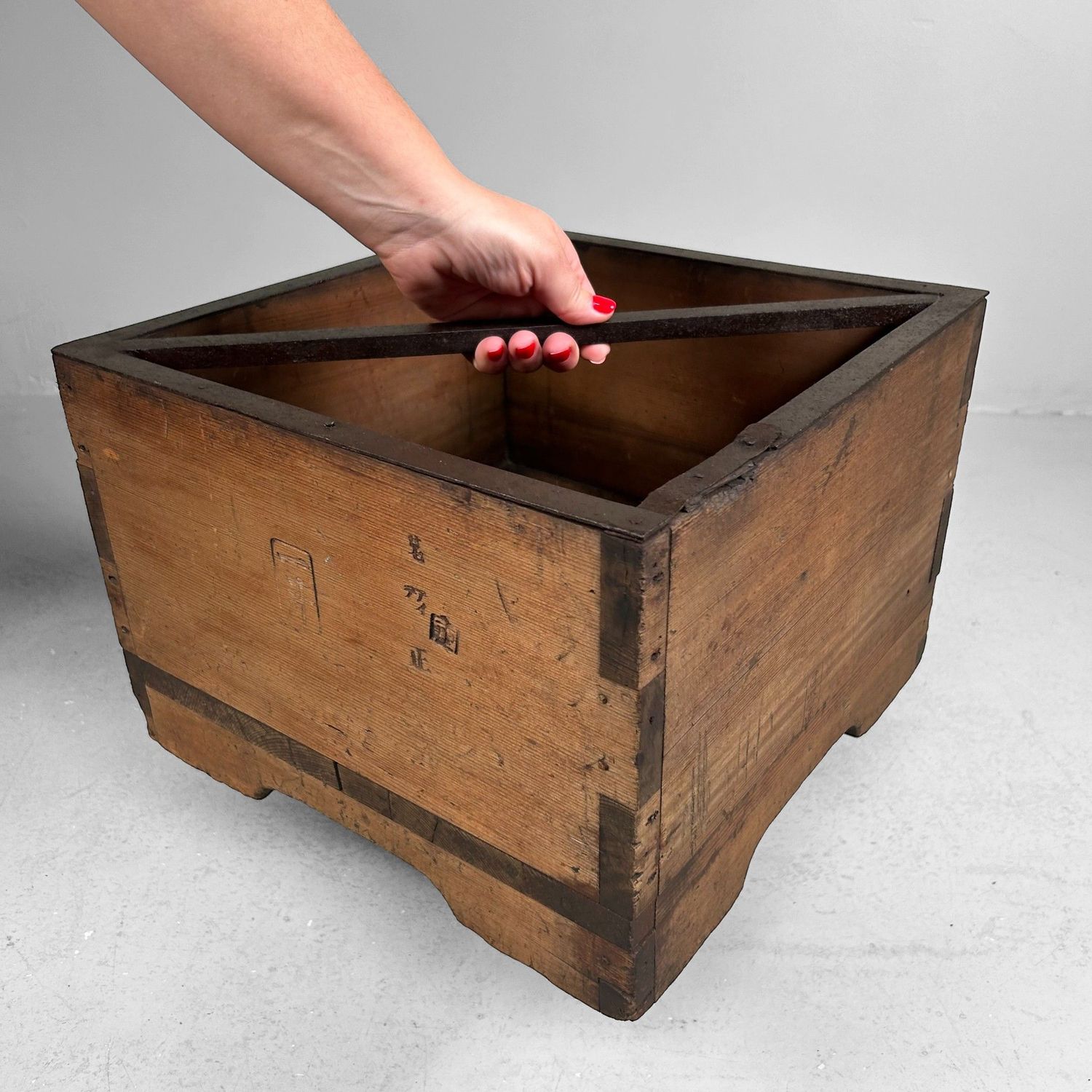 Japanese Itomasu — Decorative Wooden Box, 1880s