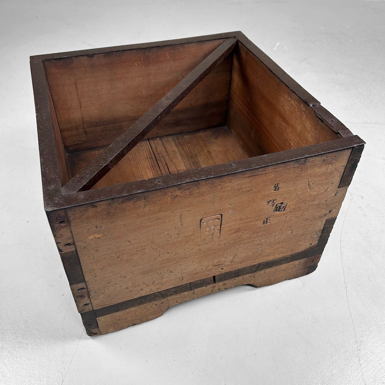 Japanse itomasu — Decoratieve Houten Box, 1880s