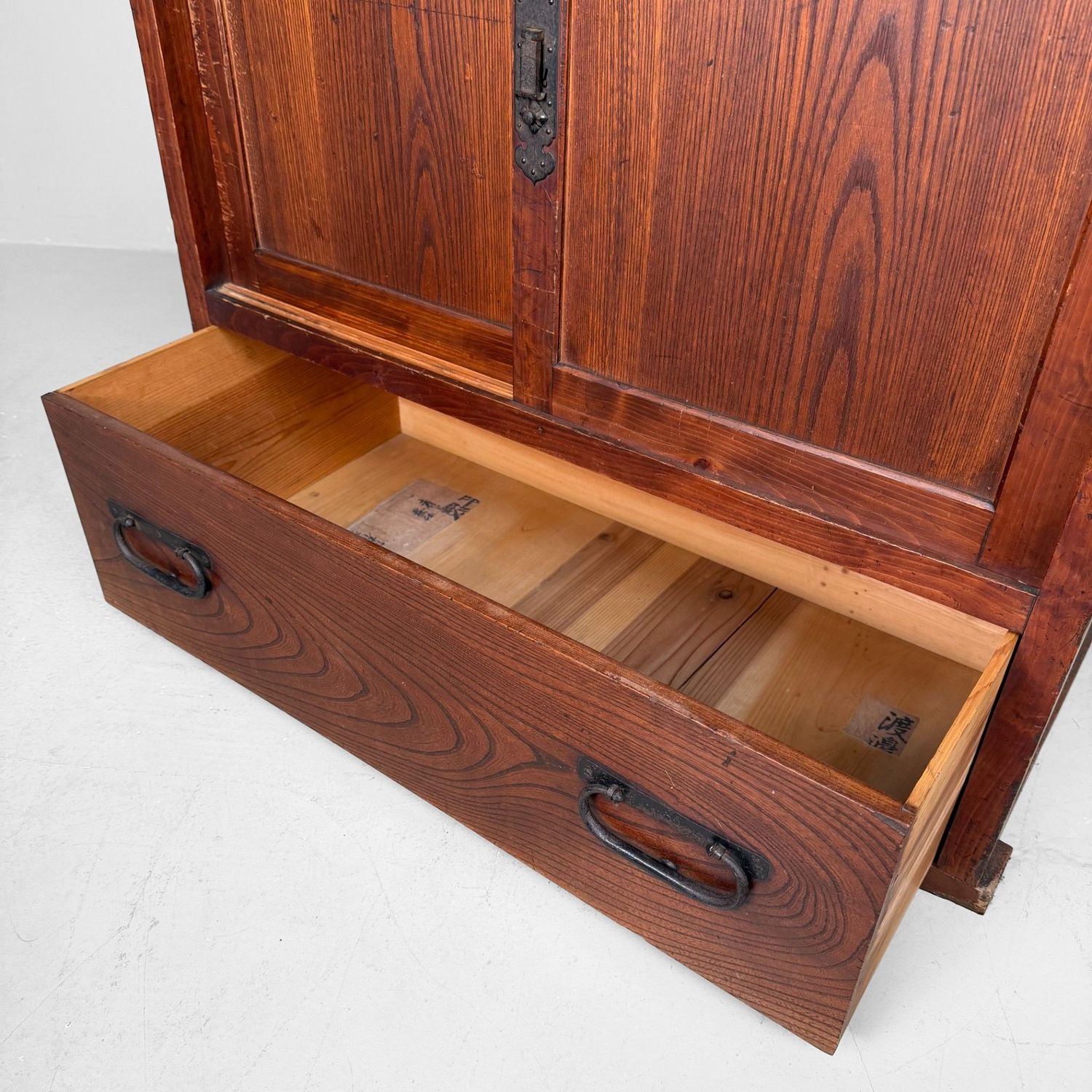 Japanse Tansu, Opbergmeubel met Schuifdeuren en Lade, 1910s
