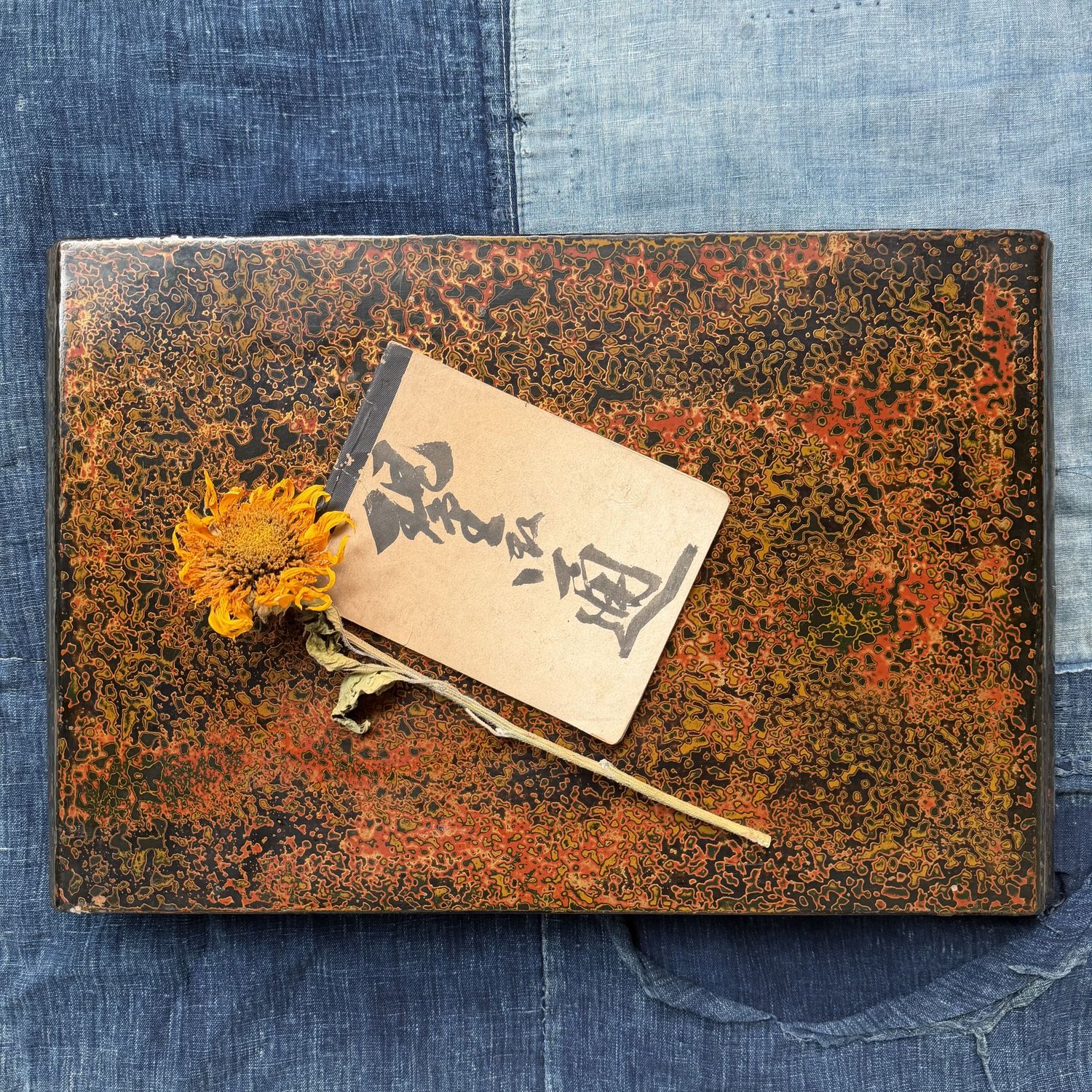 Japans Gelakt Display Tafeltje, Koita, Tsugaru-nuri, 1920s