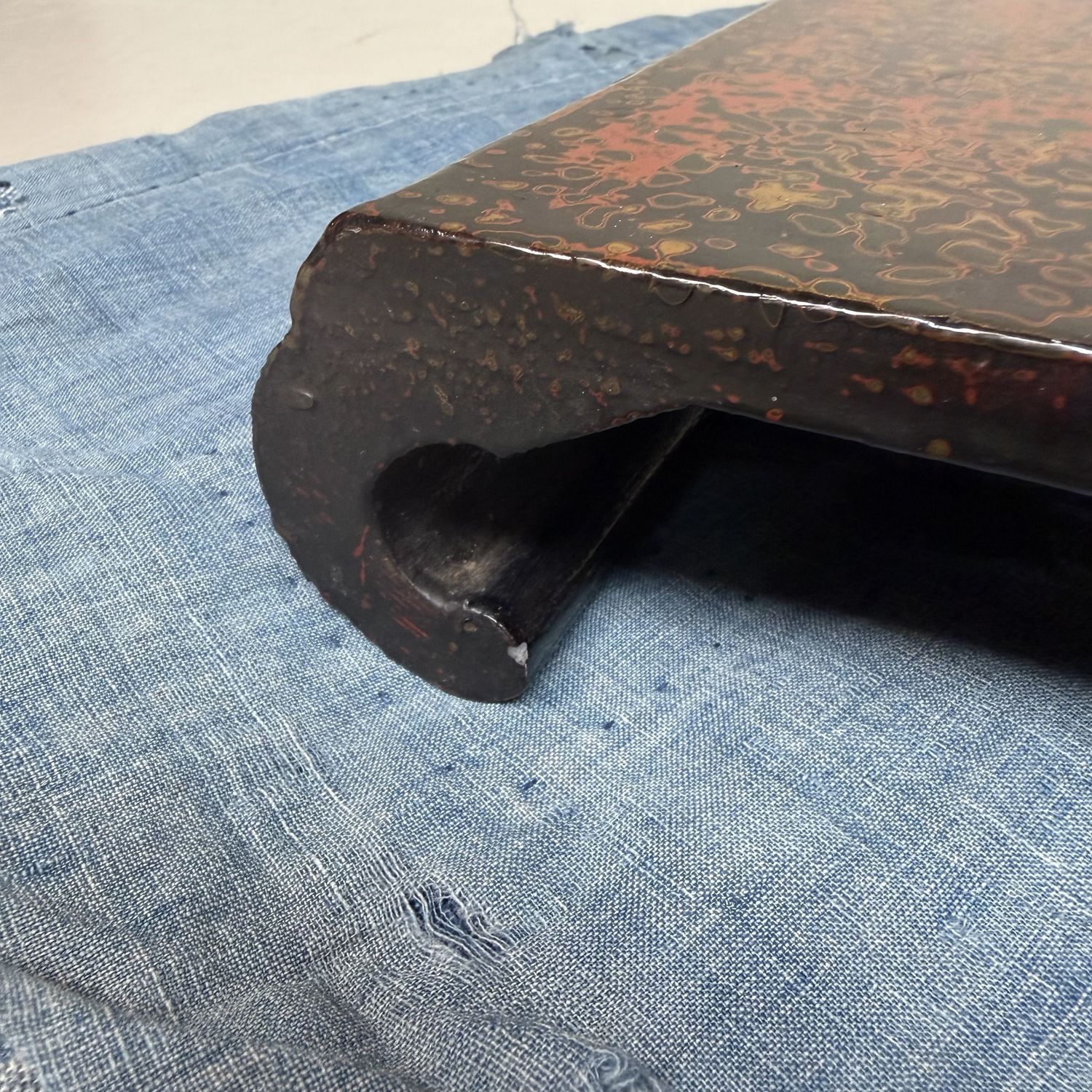 Japans Gelakt Display Tafeltje, Koita, Tsugaru-nuri, 1920s