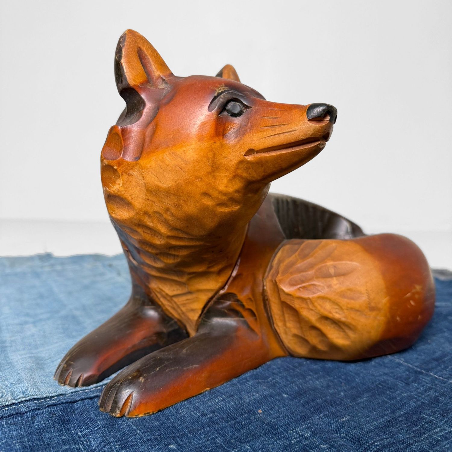 Ainu Houtsnijwerk – Vos met Komvorm, Hōkkaido, 1990s