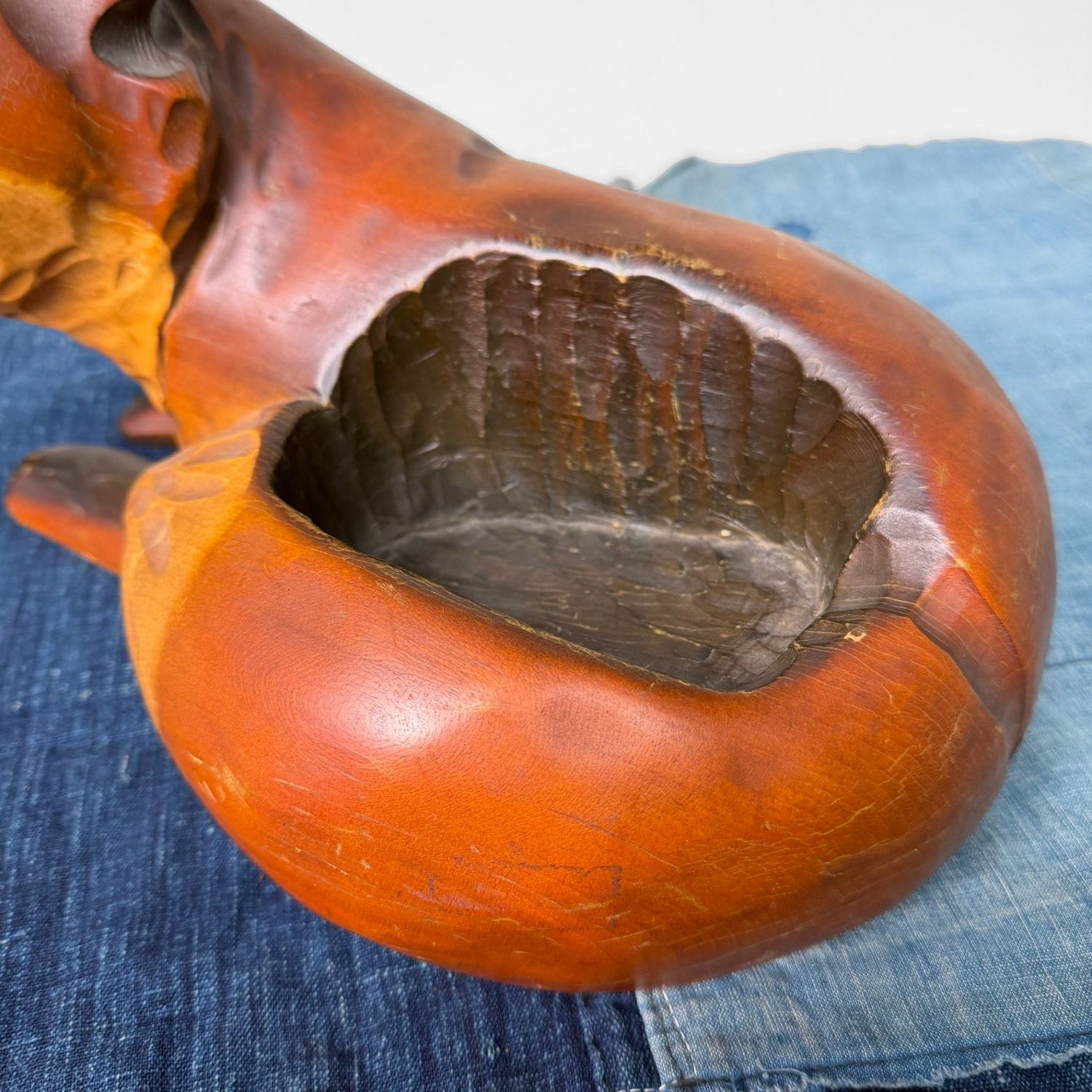 Ainu Houtsnijwerk – Vos met Komvorm, Hōkkaido, 1990s