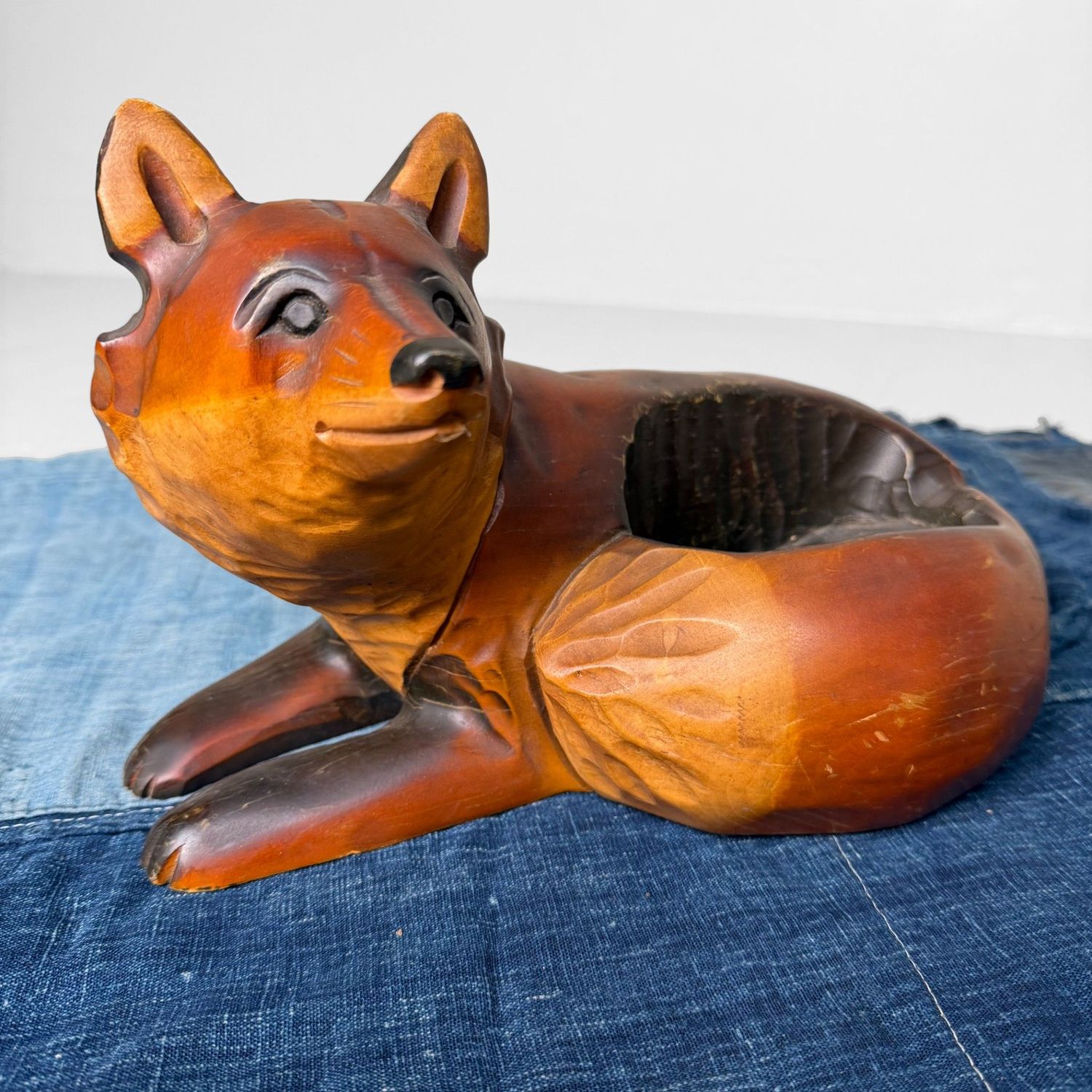 Ainu Houtsnijwerk – Vos met Komvorm, Hōkkaido, 1990s