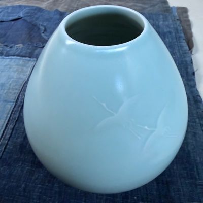 Japanse Kiyomizu Celadon Vaas met Kraanvogels, 1970s Japanse Kiyomizu Celadon Vaas met Kraanvogels, 1970s