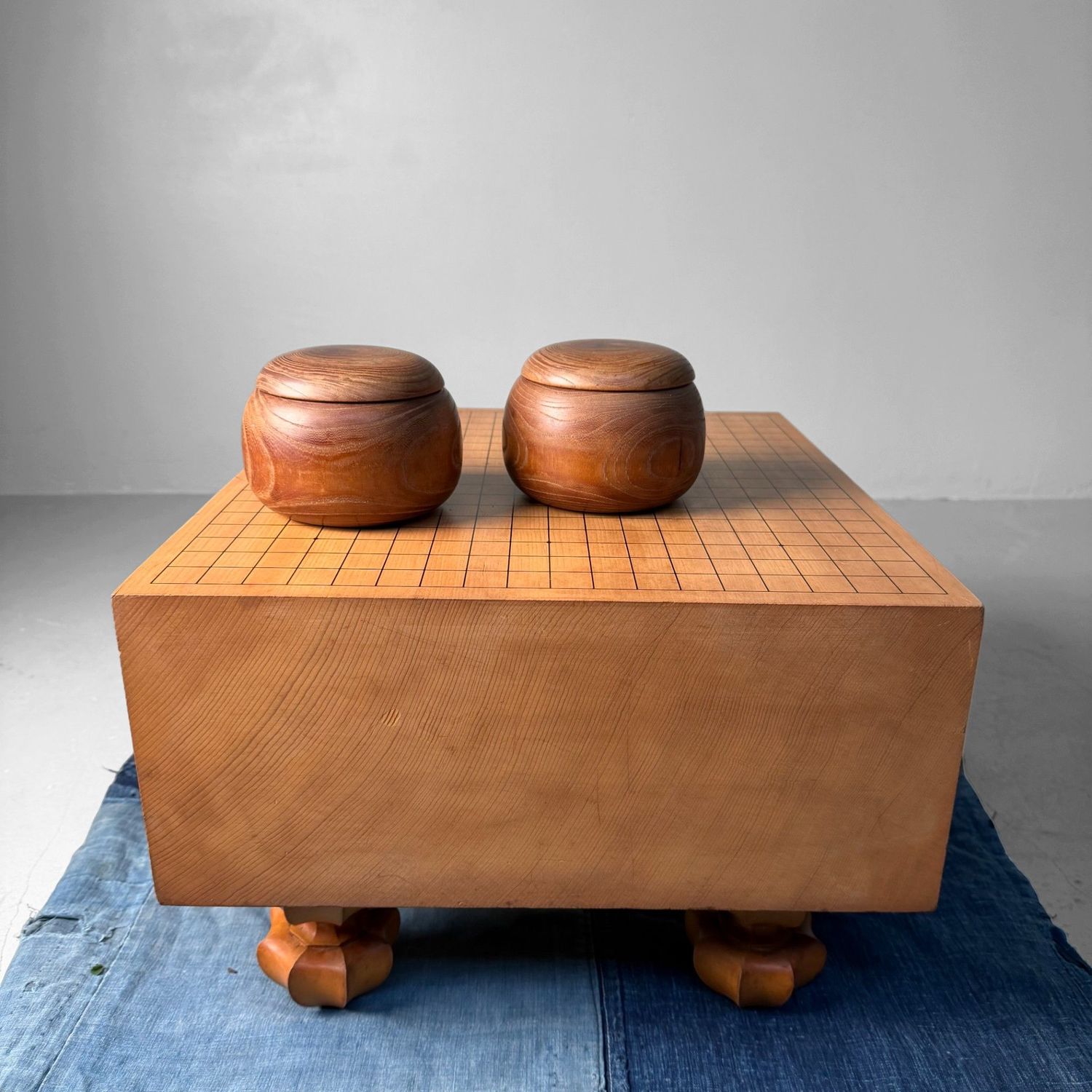 Japanese Go Set in Keyaki Wood with Shell and Slate Stones, 1950s