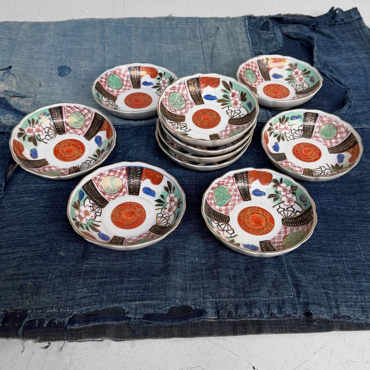 Set of 10 Antique Imari Porcelain Dessert Plates, Japan, 1910s Set of 10 Antique Imari Porcelain Dessert Plates, Japan, 1910s