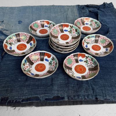 Set Antieke Imari Porseleinen Dessertbordjes, Japan, 1910s Set Antieke Imari Porseleinen Dessertbordjes, Japan, 1910s