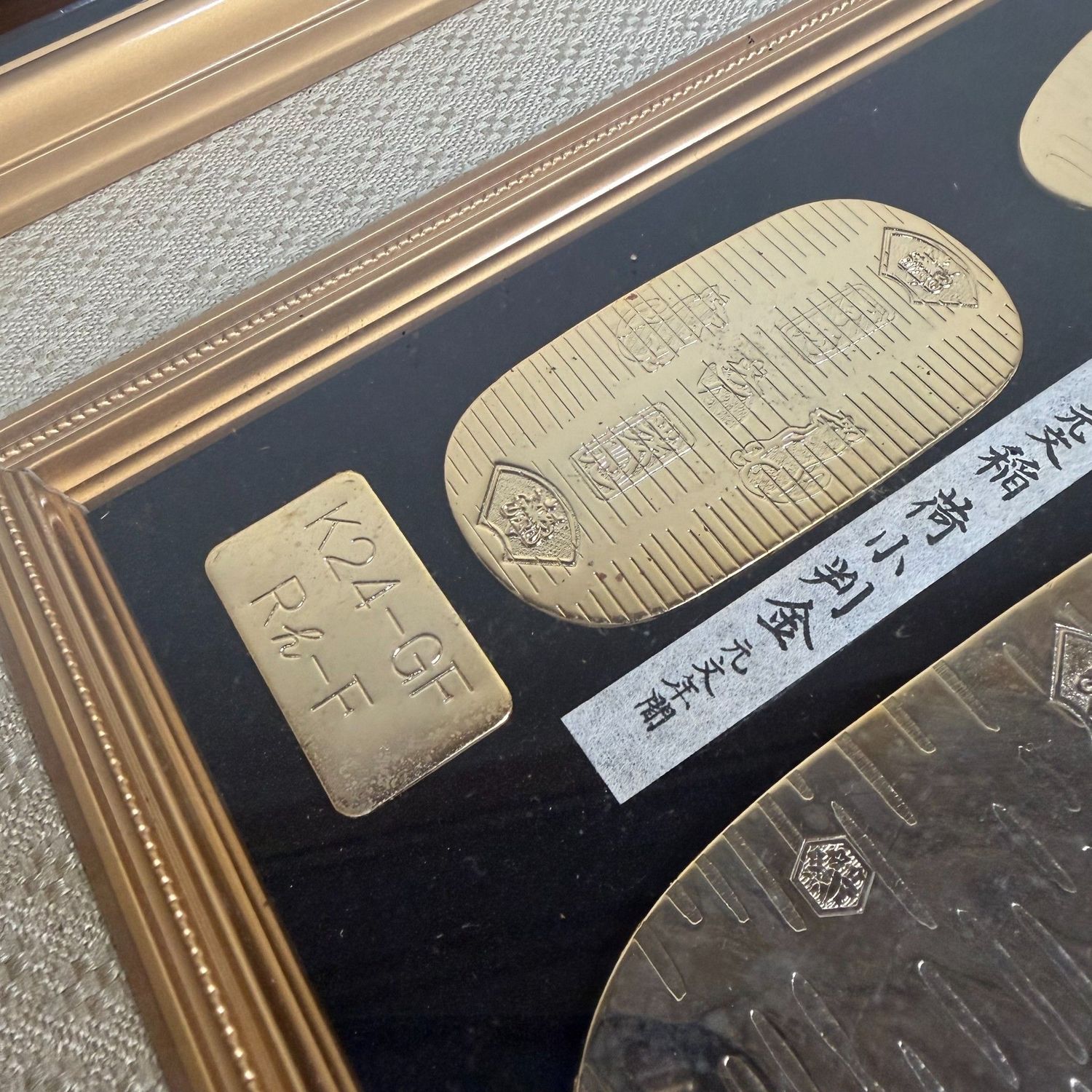 Muurdecoratie met Edo-muntreproducties, Verguld, Japan, 1970s