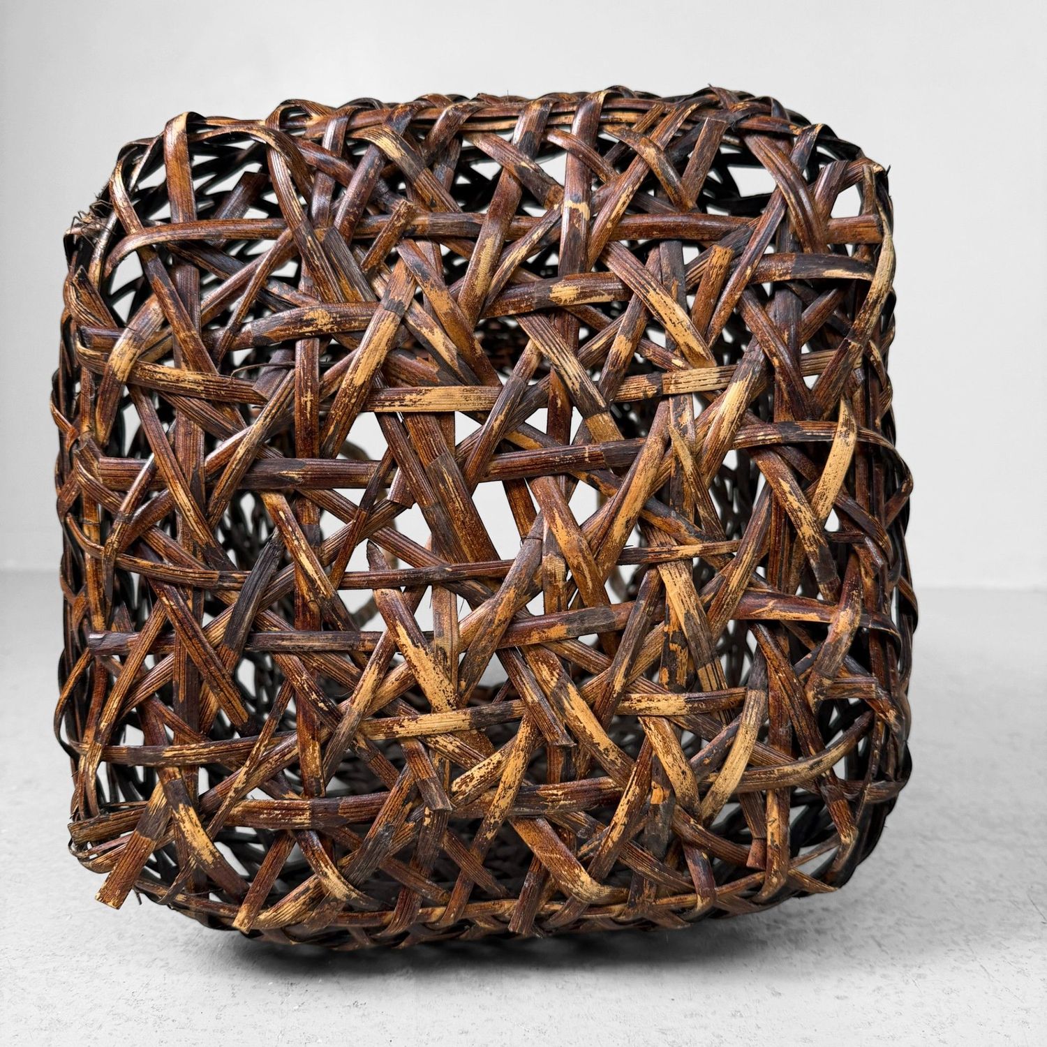 Decoratieve Japanse Bamboemand – Hanakago voor Ikebana, 1940s