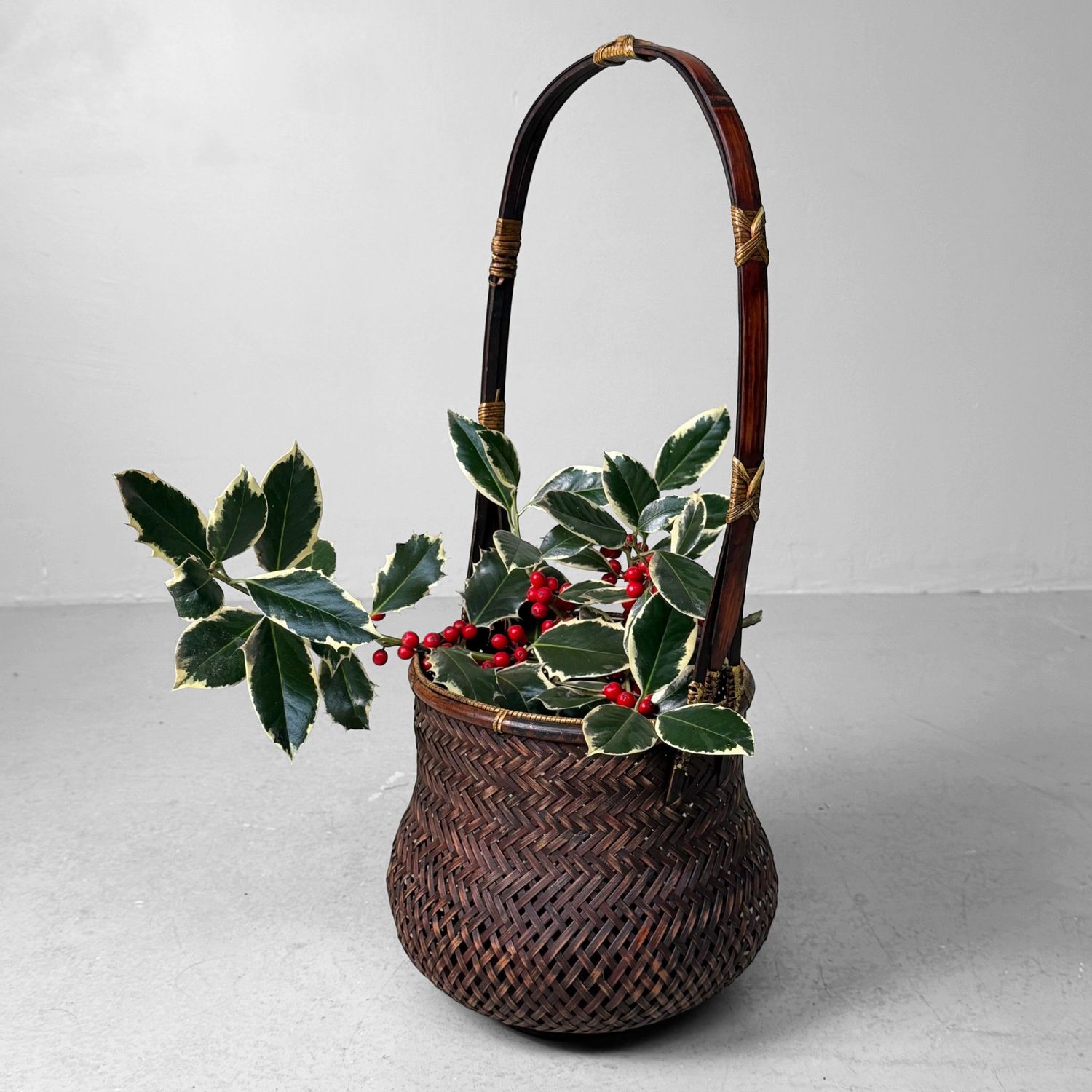 Elegante Japanse Bamboemand – Hanakago voor Ikebana, 1950s