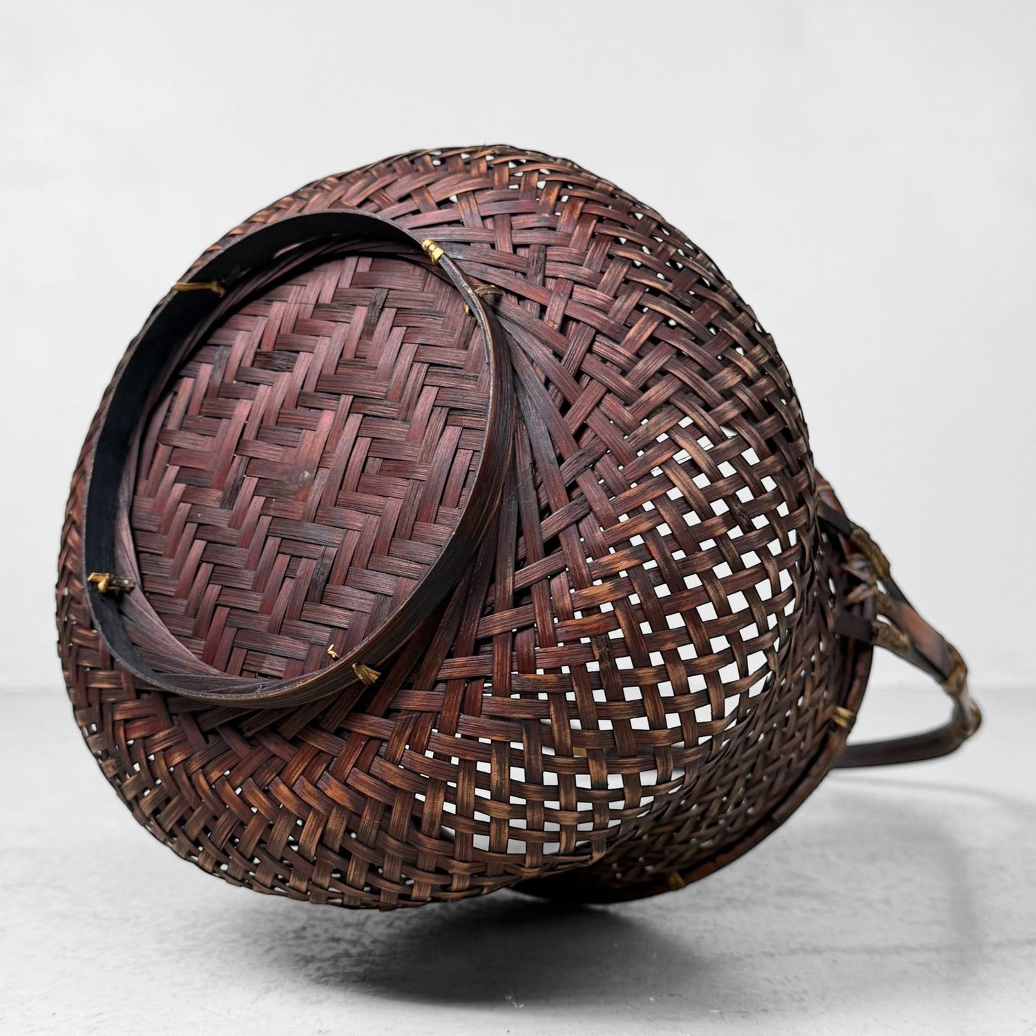 Elegante Japanse Bamboemand – Hanakago voor Ikebana, 1950s