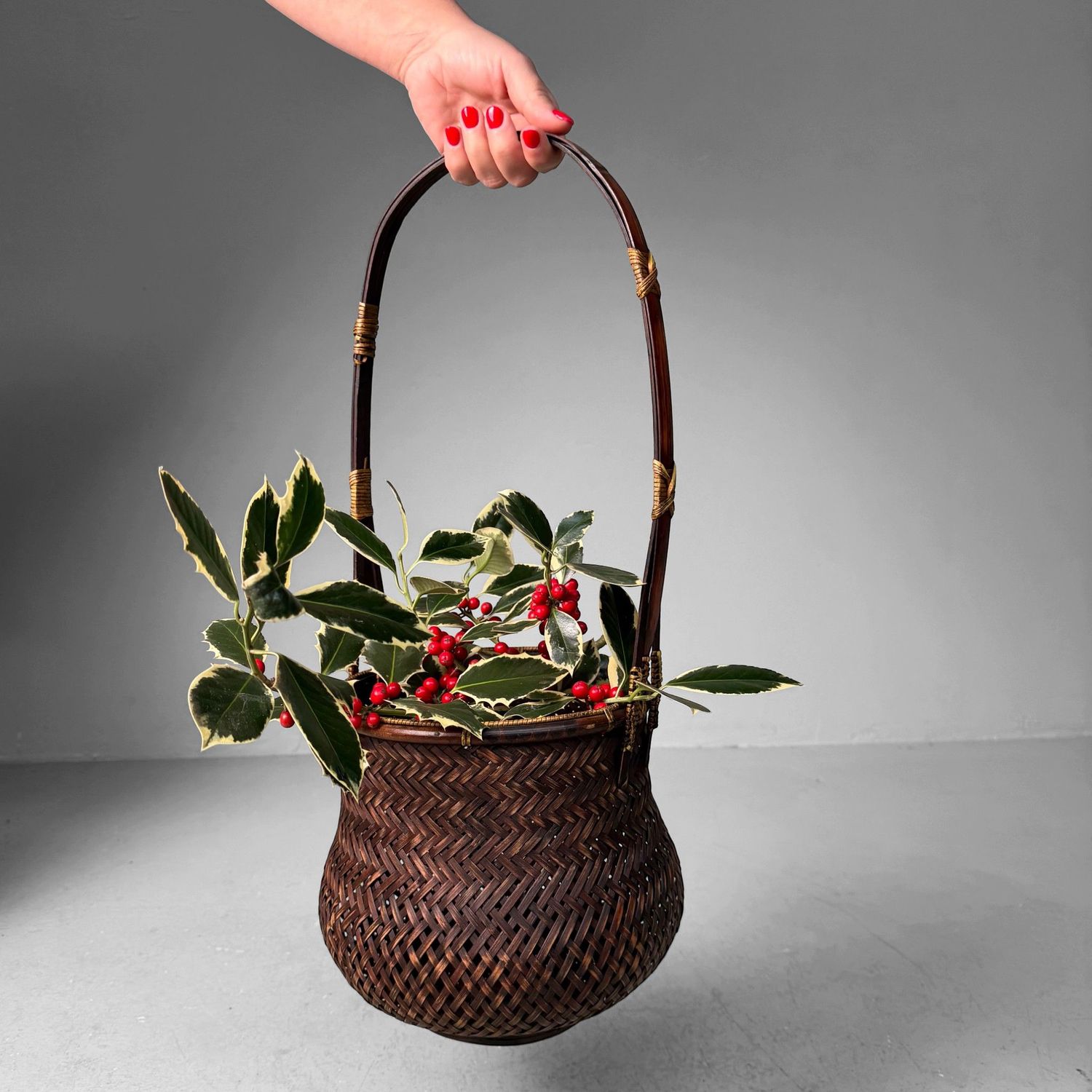 Elegante Japanse Bamboemand – Hanakago voor Ikebana, 1950s